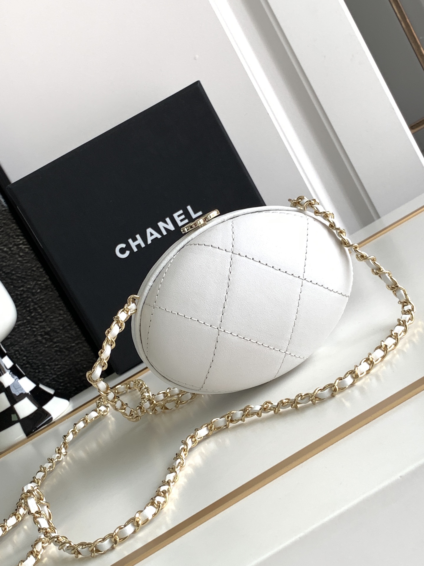 Chanel AP3252 Cluth With Chain Goose Egg Bag Lambskin White