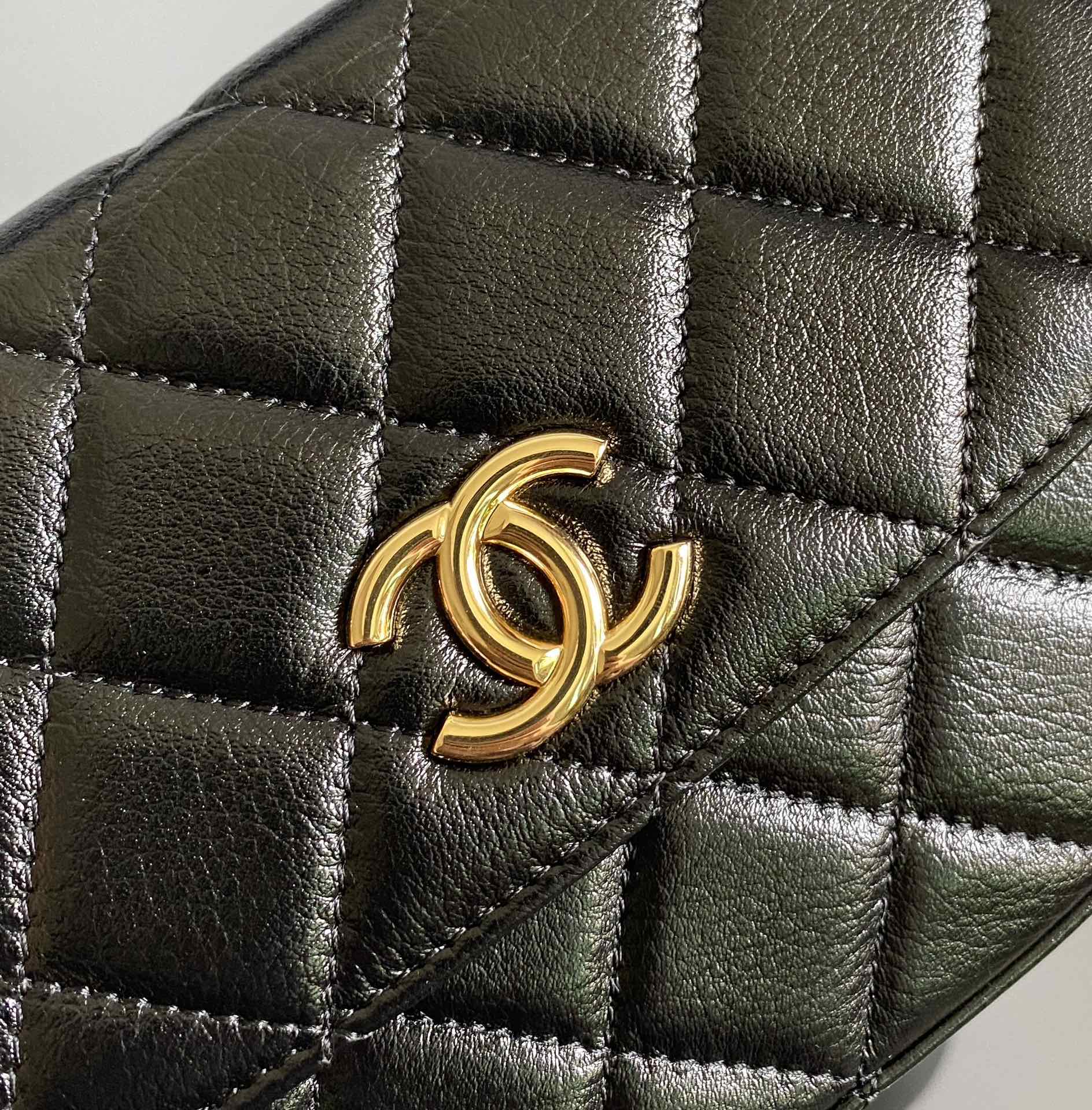 Chanel AP3378 Large Clutch With Chain Shiny Aged Calfskin Gold-Tone Metal Black