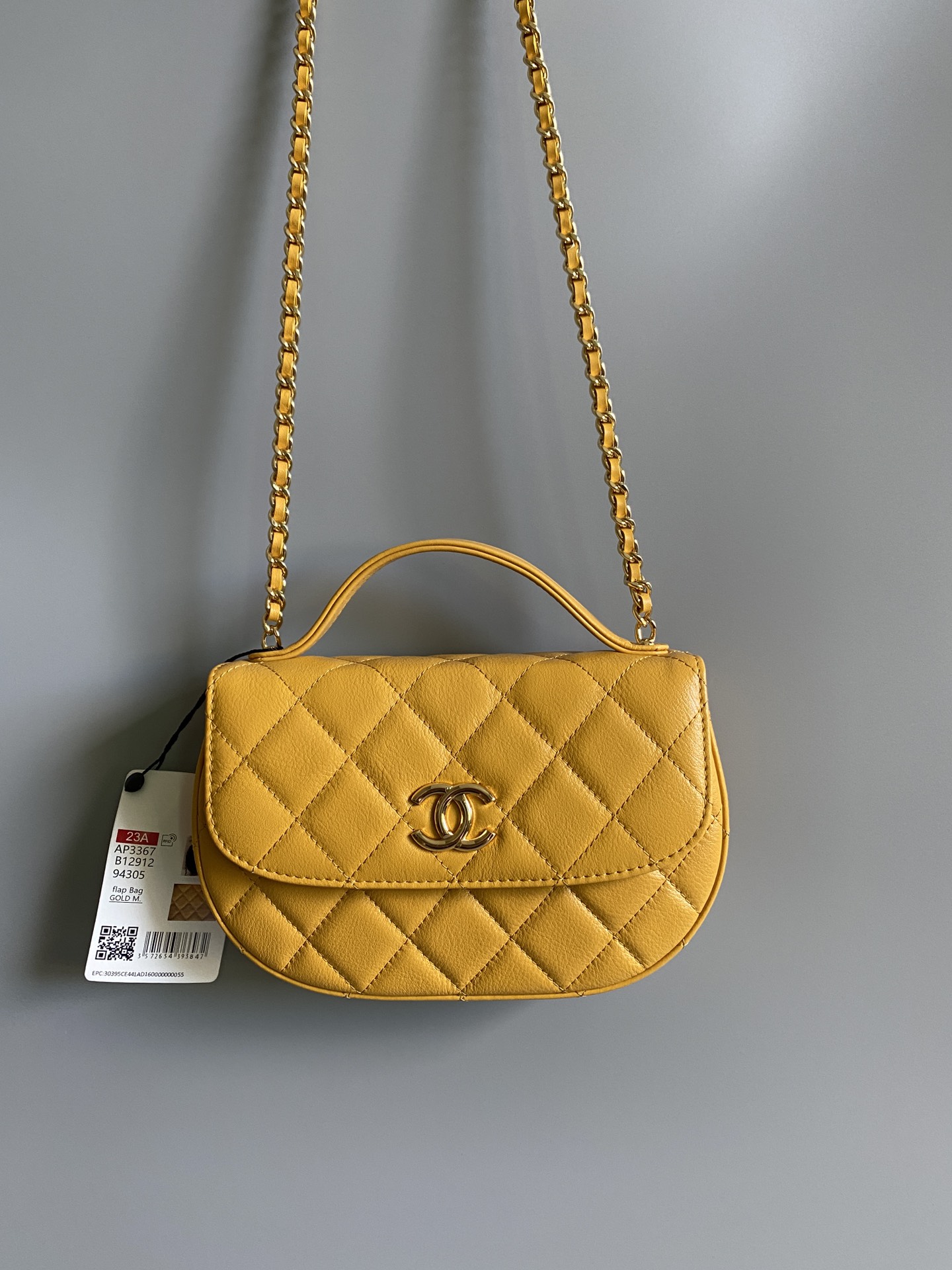 Chanel AP3378 Large Clutch With Chain Shiny Aged Calfskin Gold-Tone Metal Yellow