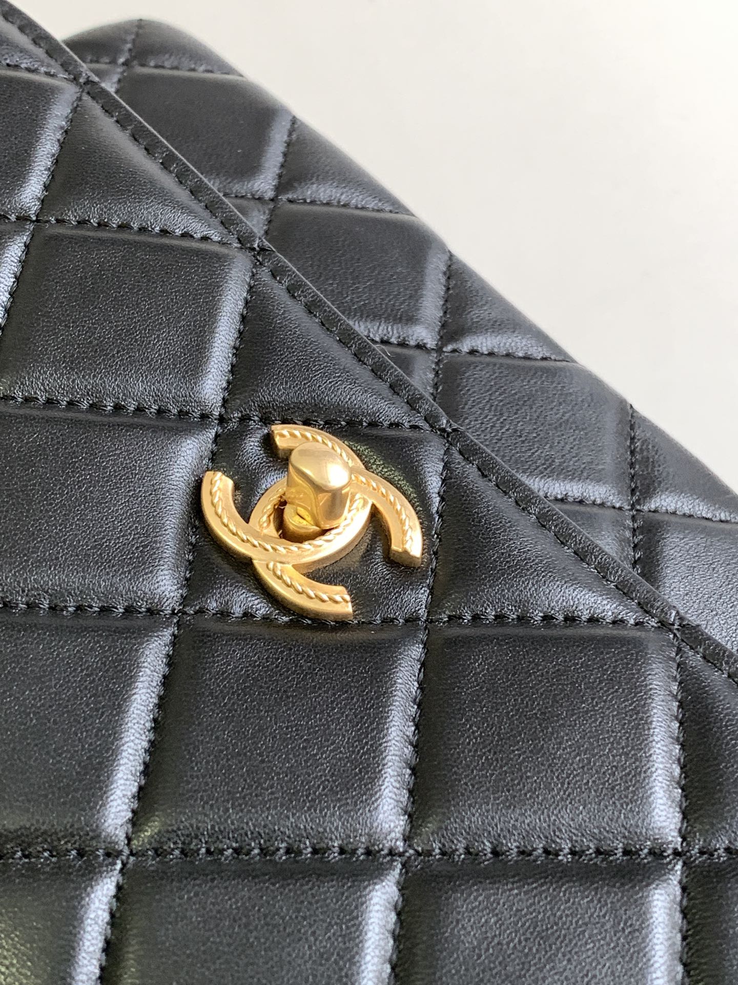 Chanel AP3385 23B Flap Phone Holder With Chain Lambskin Green 22cm