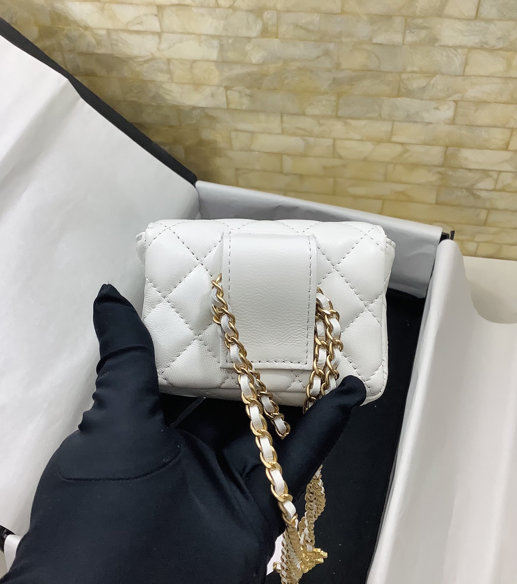 Chanel AP3425 Belt Bag Lambskin With Lion Chain White