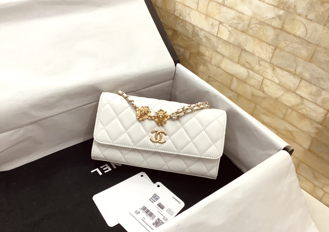 Chanel AP3426 Flap Phone Holder With Lion Chain Lambskin White