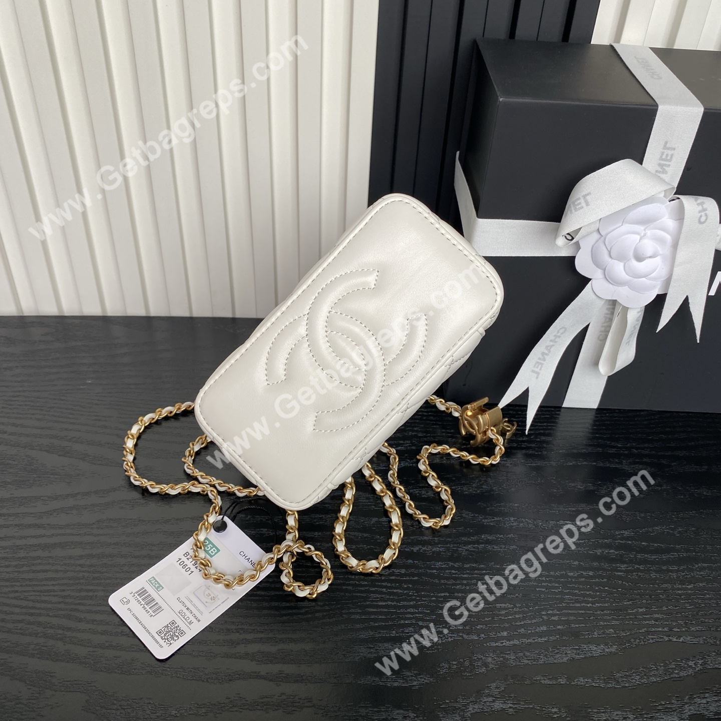 Chanel AP3940 White Shiny Lambskin Vanity Bag Gold-Tone Metal 