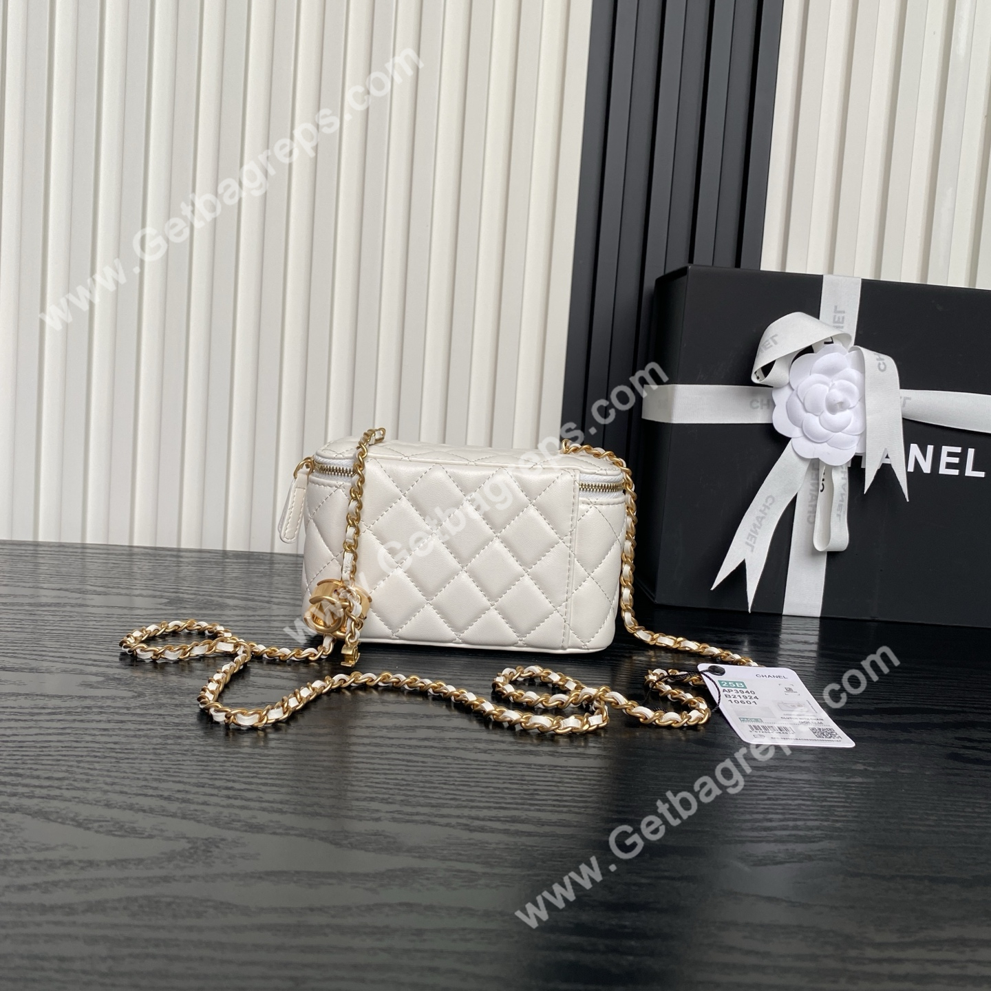Chanel AP3940 White Shiny Lambskin Vanity Bag Gold-Tone Metal 