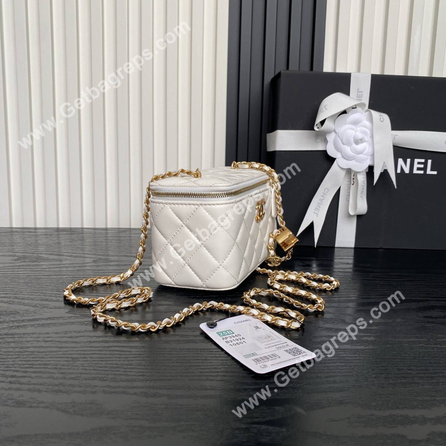Chanel AP3940 White Shiny Lambskin Vanity Bag Gold-Tone Metal 