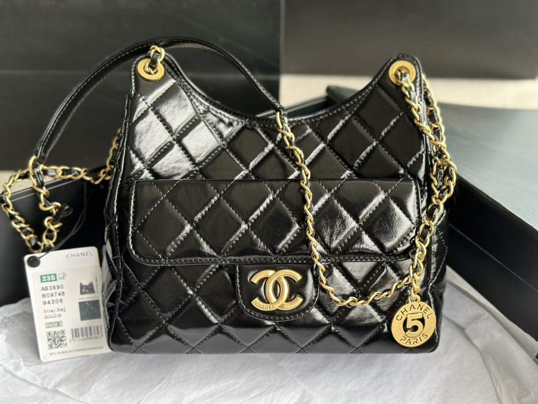 Chanel AS3690 Large HoBo Bag Shiny Crumpled Calfskin Gold-Tone Metal Black