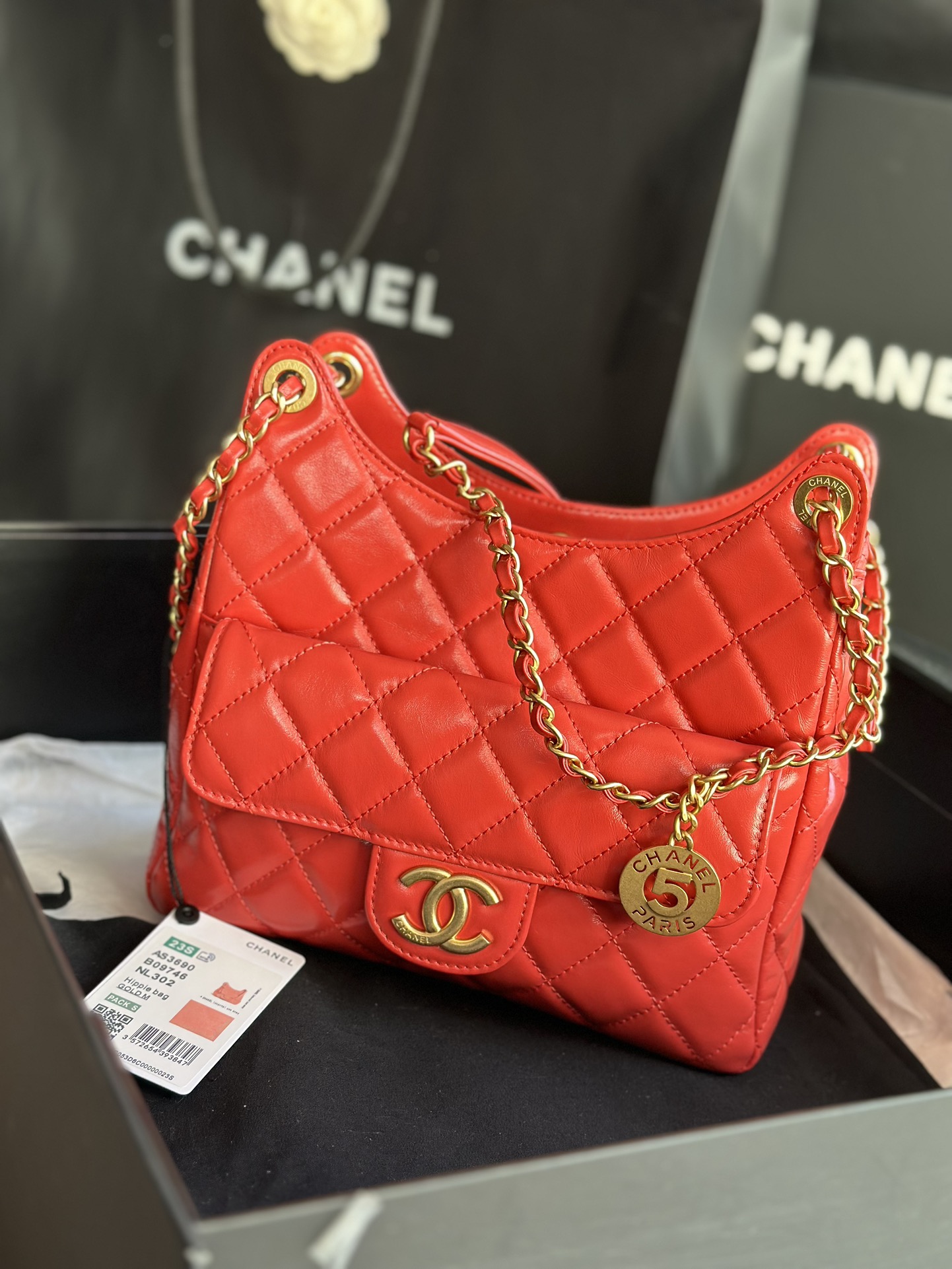 Chanel AS3690 Large HoBo Bag Shiny Crumpled Calfskin Gold-Tone Metal Red