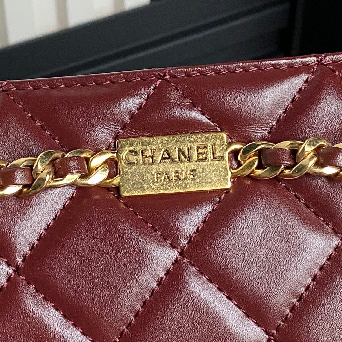 Chanel AS5203 Clutch Shiny Lambskin Gold-Tone Metal Red