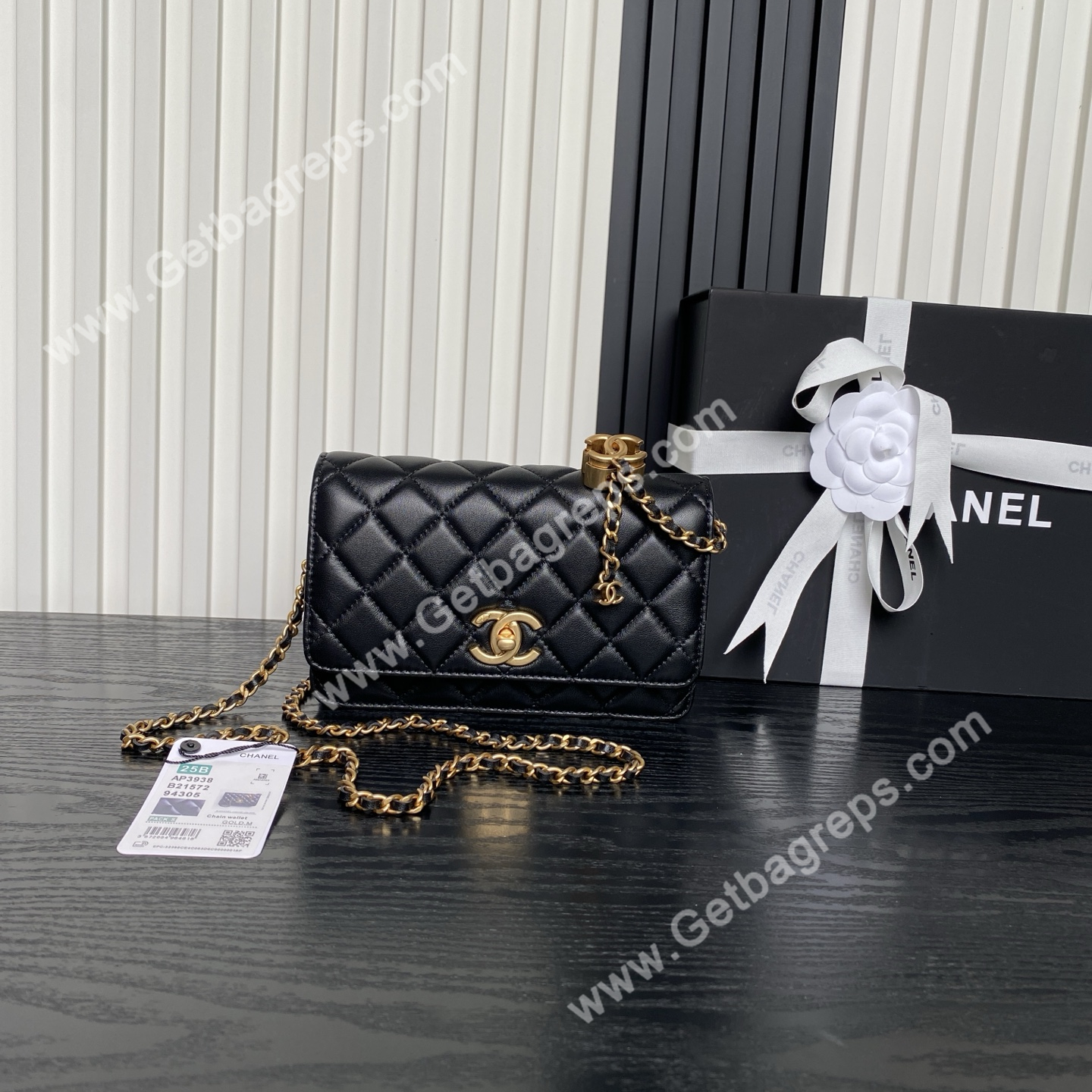 Chanel Ap3938 Wallet on chain Shiny Lambskin Gold-Tone Metal Black