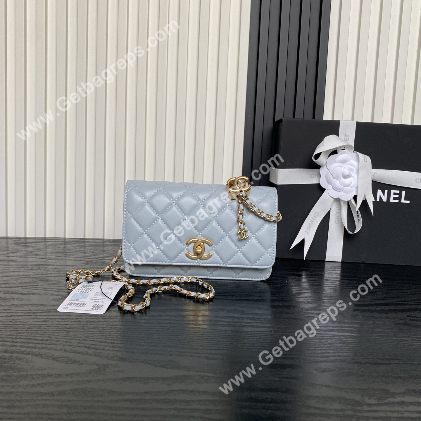 Chanel Ap3938 Wallet on chain Shiny Lambskin Gold-Tone Metal Blue
