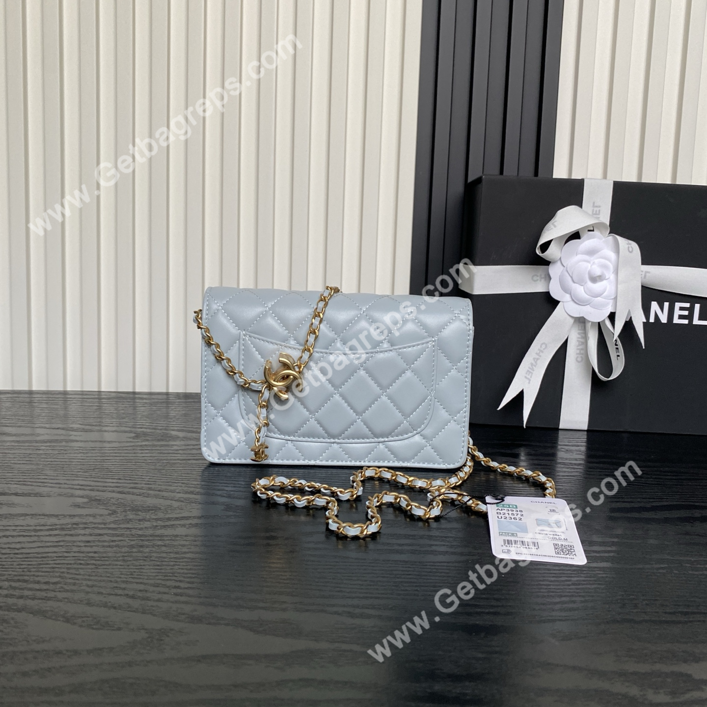 Chanel Ap3938 Wallet on chain Shiny Lambskin Gold-Tone Metal Blue