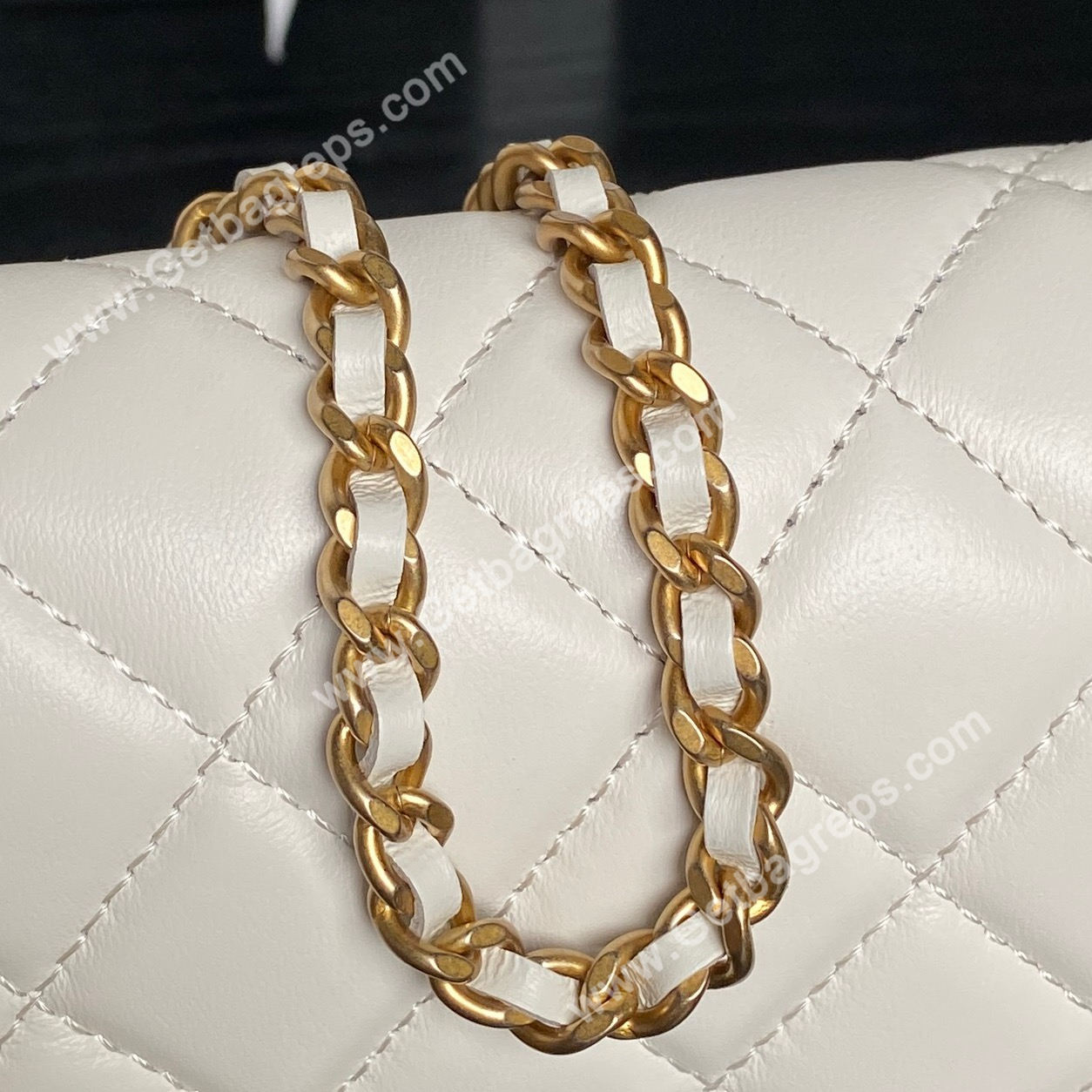 Chanel Ap3938 Wallet on chain Shiny Lambskin Gold-Tone Metal White