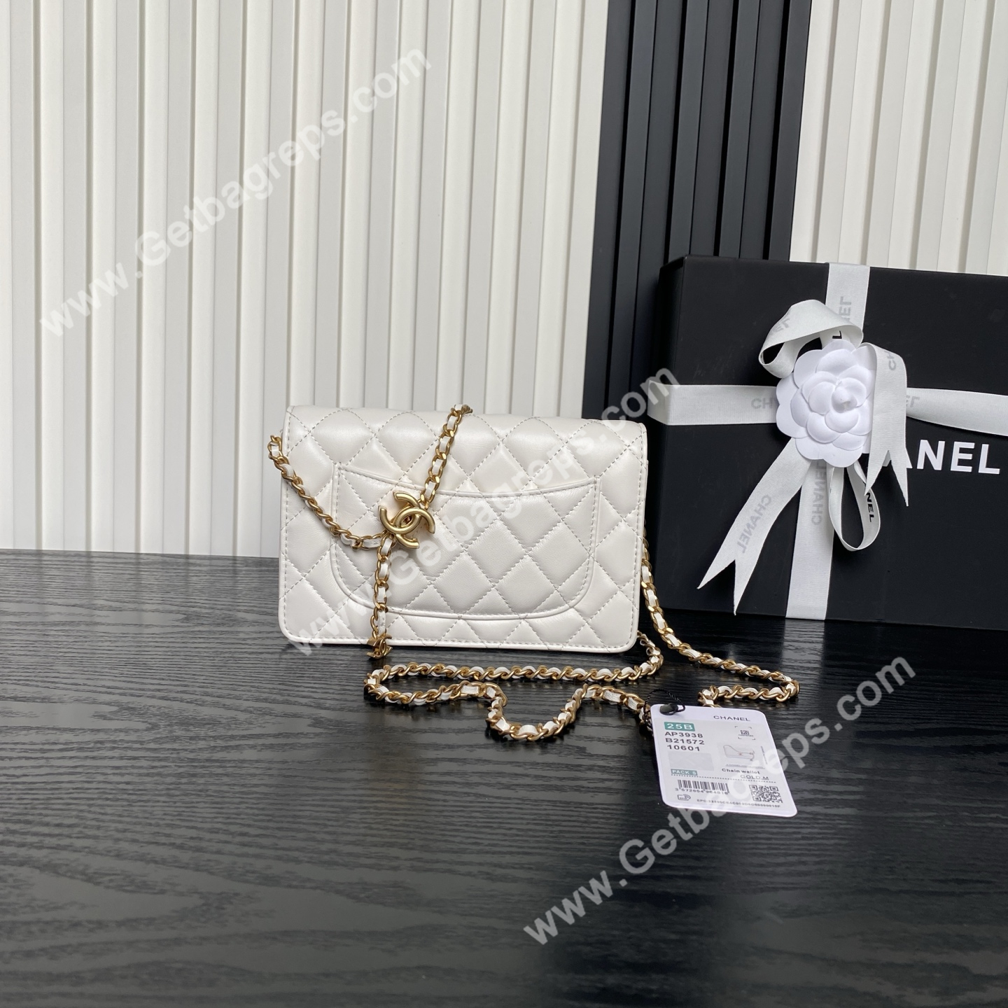 Chanel Ap3938 Wallet on chain Shiny Lambskin Gold-Tone Metal White