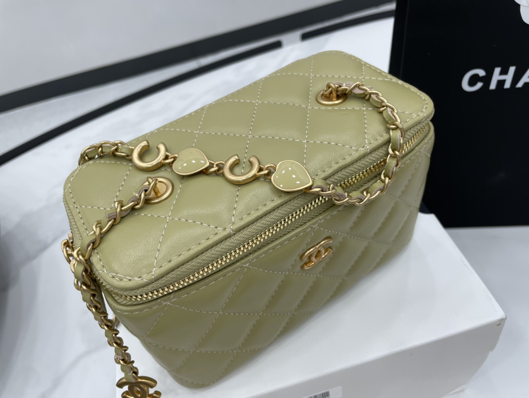 Chanel Box Bag With Heart Chain Green Leather A68109