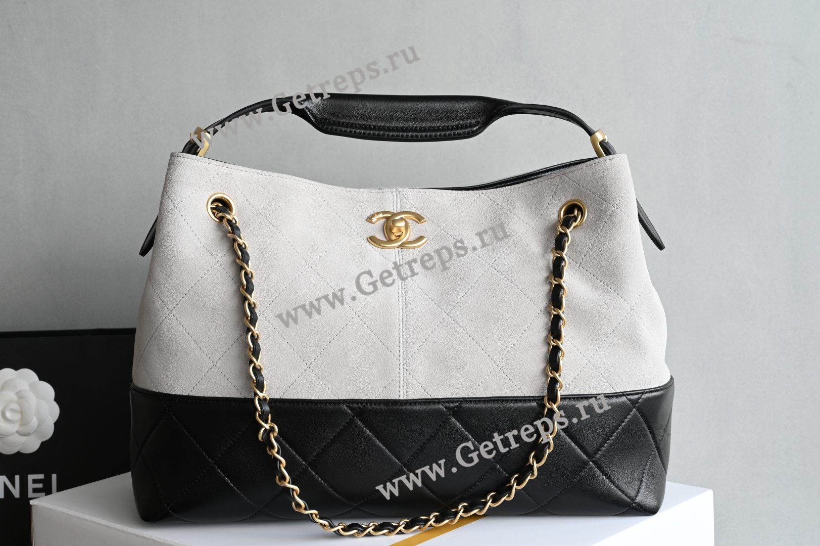 Chanel Calfskin Stitched Hobo Black-1