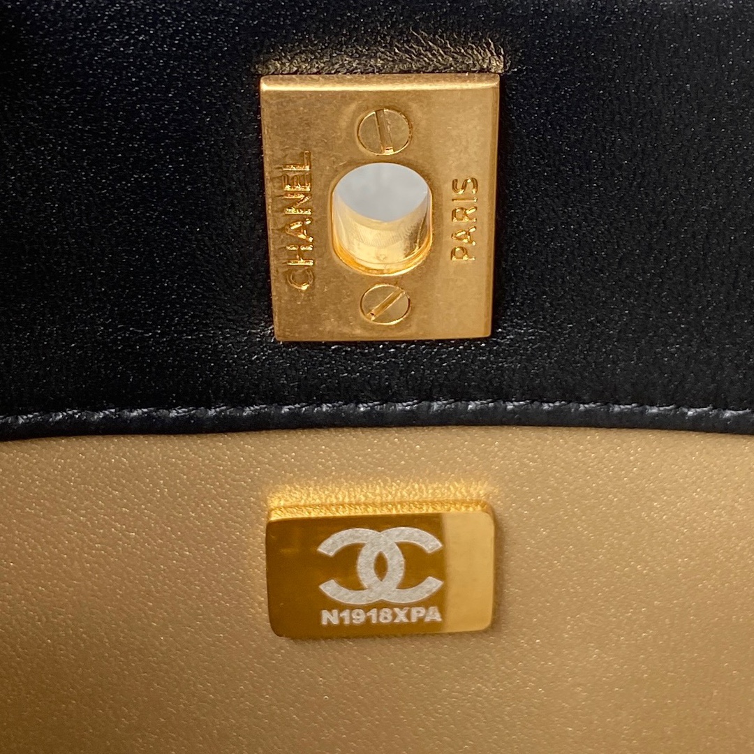 Chanel Hobe Bag Lambskin Gold-Tone Metal Black AS3259