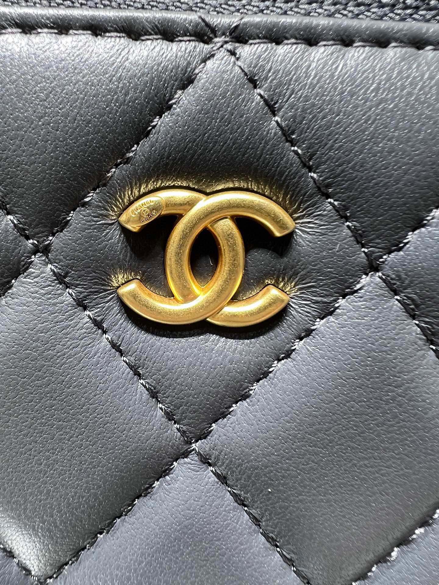 Chanel Ohanel 22B AP2303Y Dark Blue Vanity Case