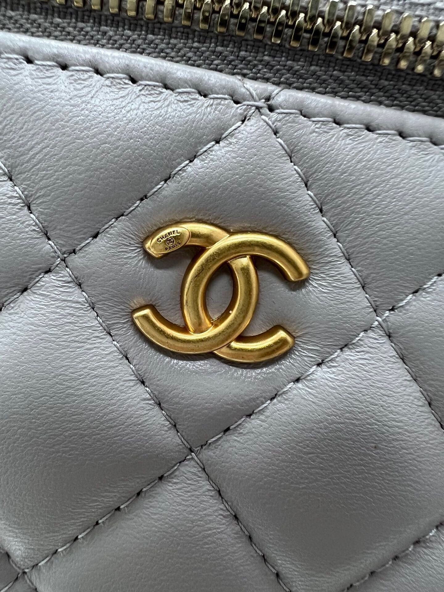 Chanel Ohanel 22B AP2303Y Gary Vanity Case