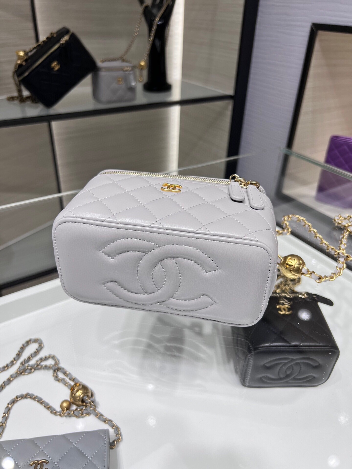 Chanel Ohanel 22B AP2303Y Gary Vanity Case