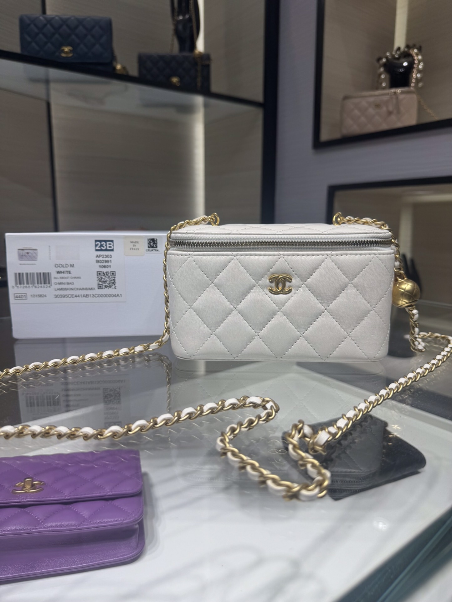 Chanel Ohanel 22B AP2303Y White Vanity Case