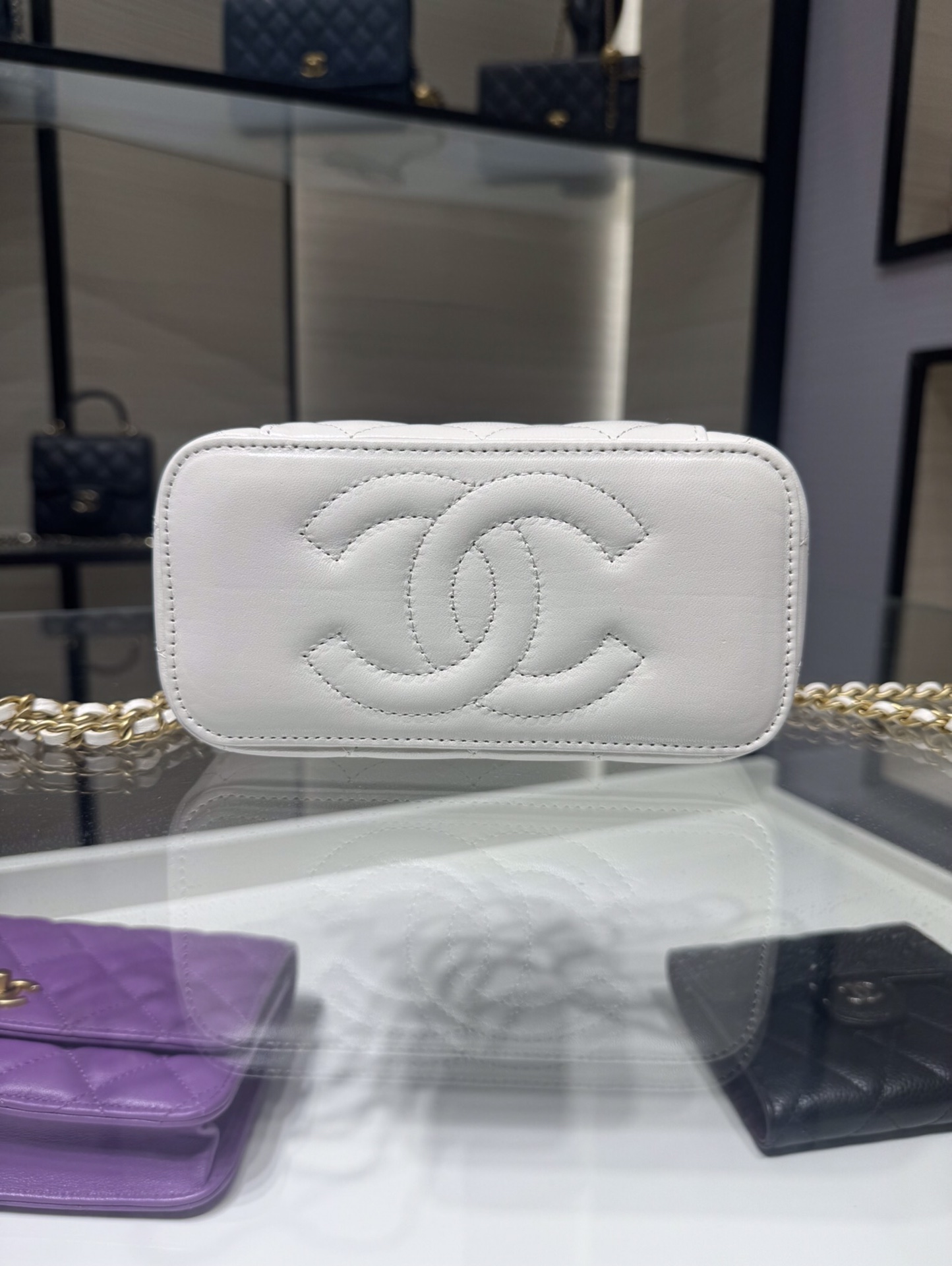 Chanel Ohanel 22B AP2303Y White Vanity Case