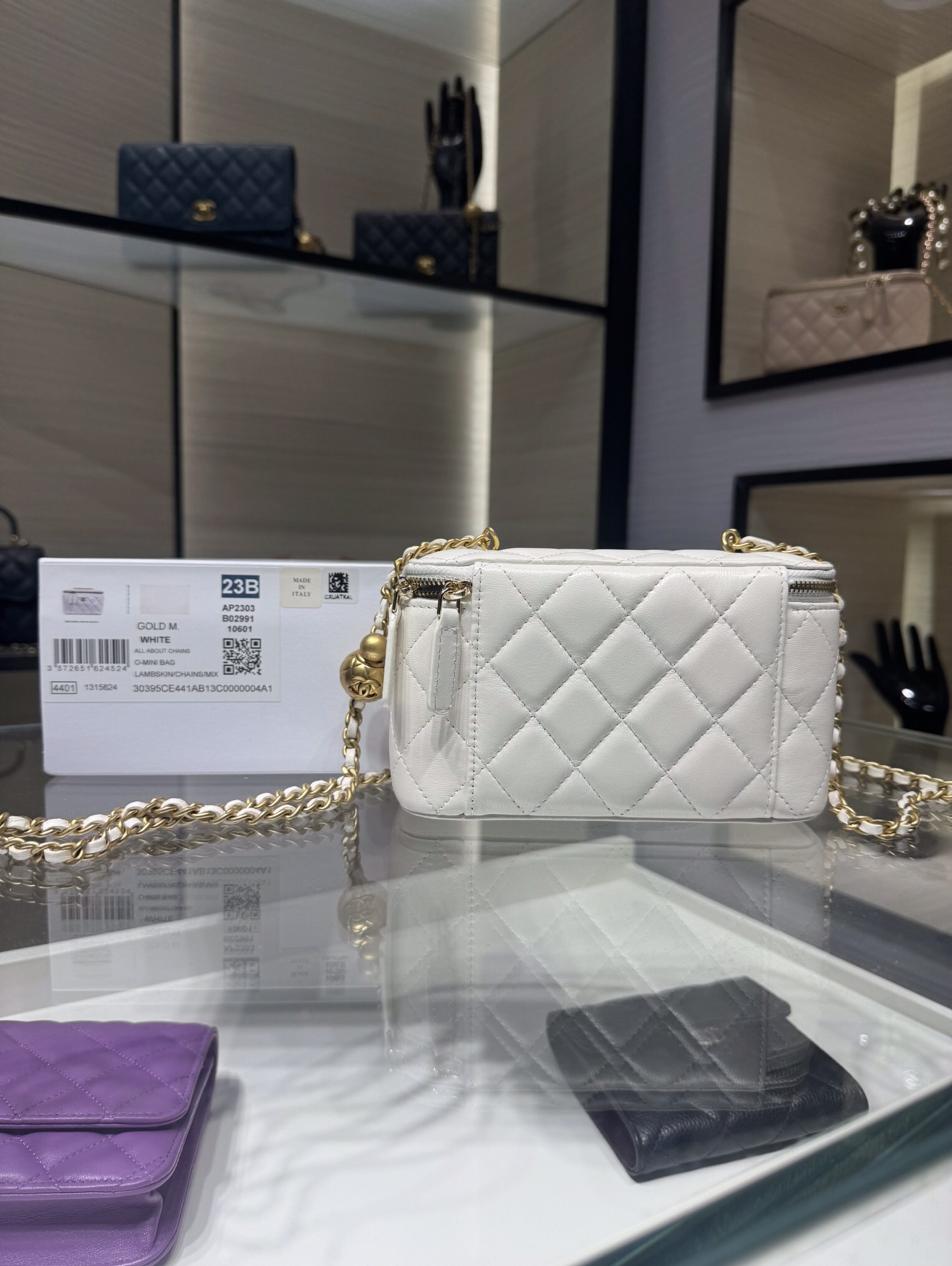 Chanel Ohanel 22B AP2303Y White Vanity Case