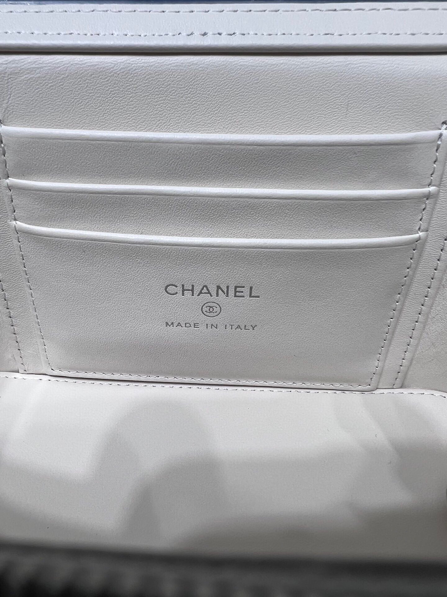 Chanel Ohanel 23K AP3593Y White Vanity Case