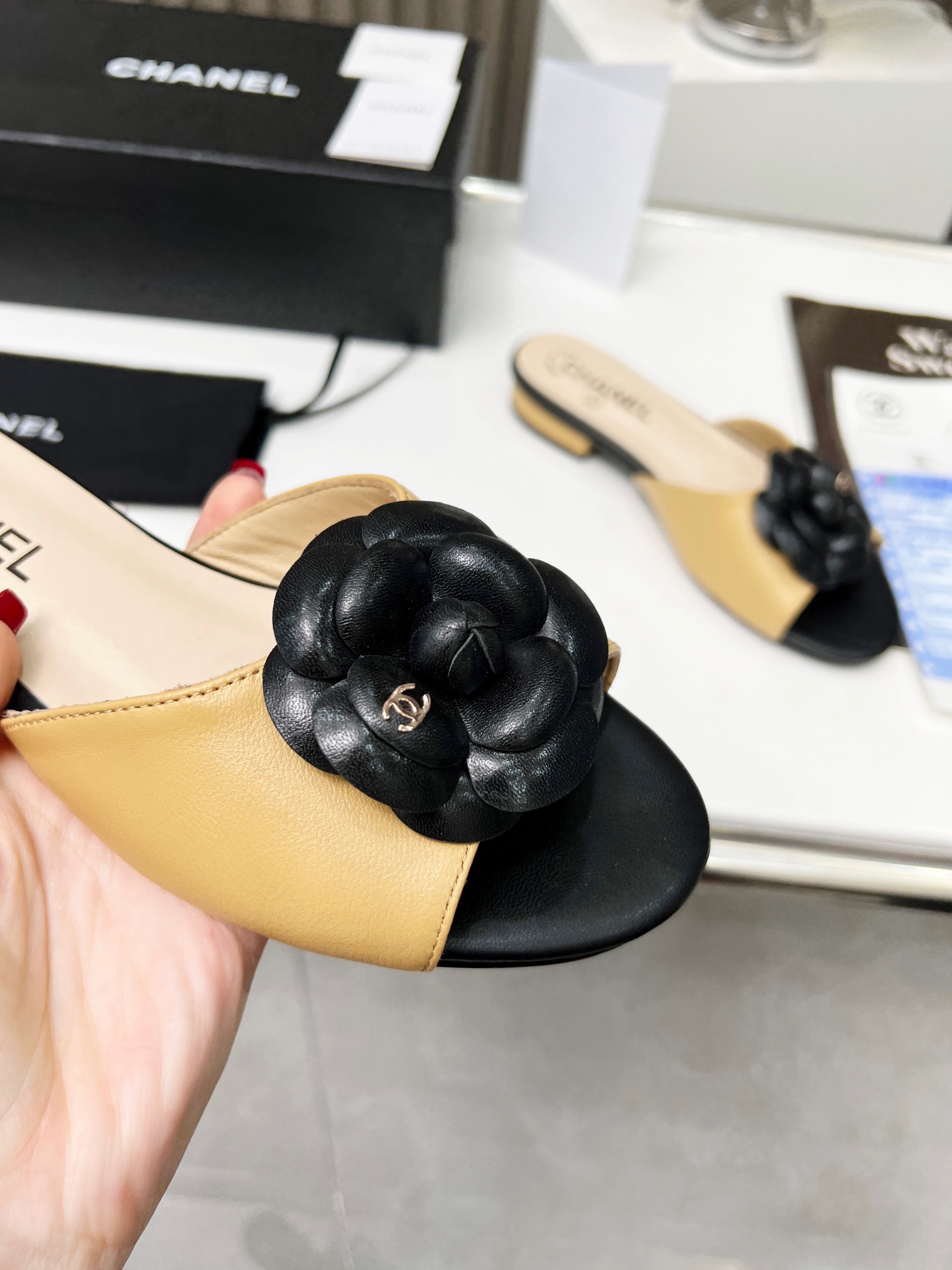 Chanel Women Flat Sandals-0021 35-39