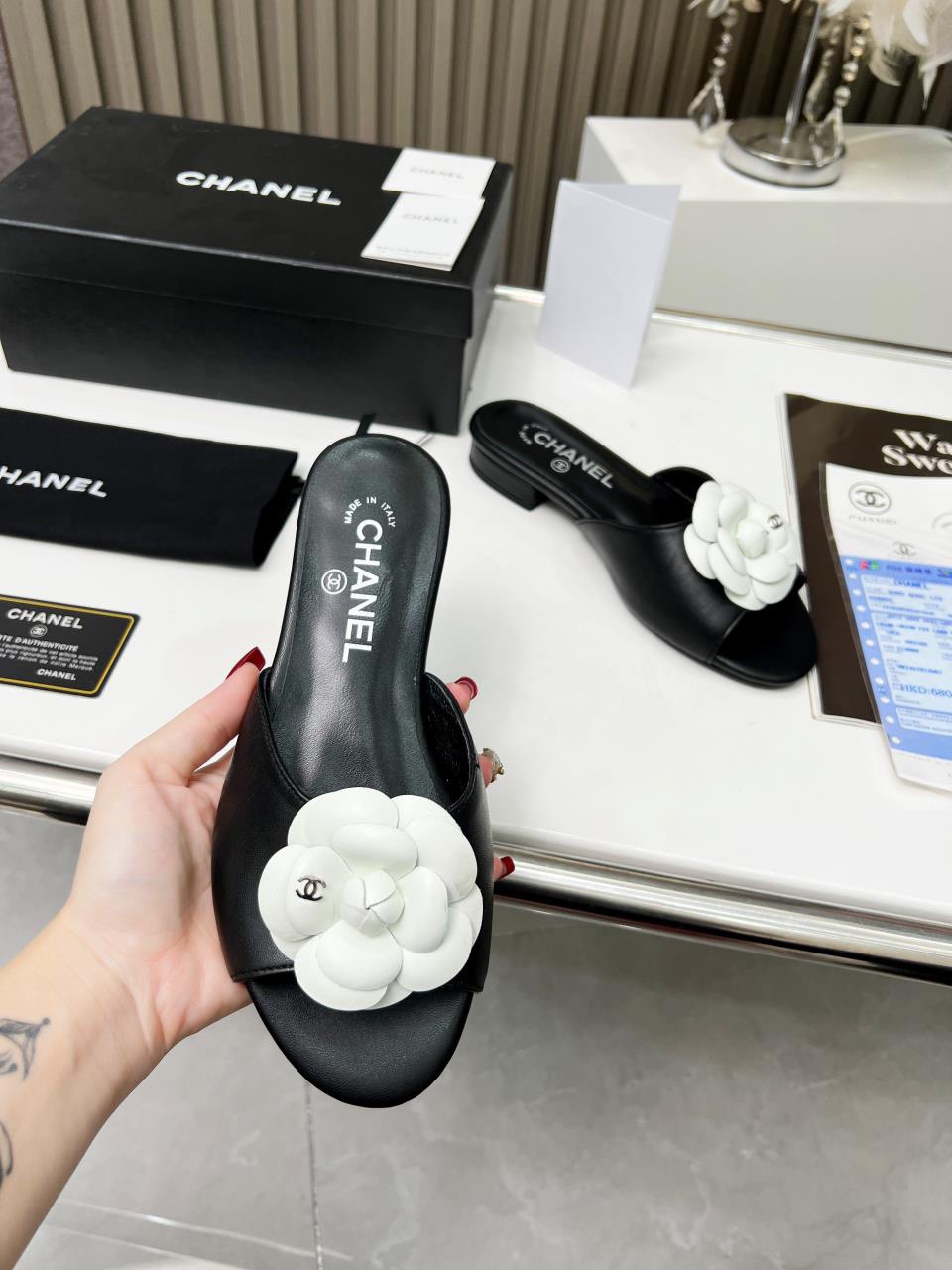 Chanel Women Flat Sandals-0023 35-39