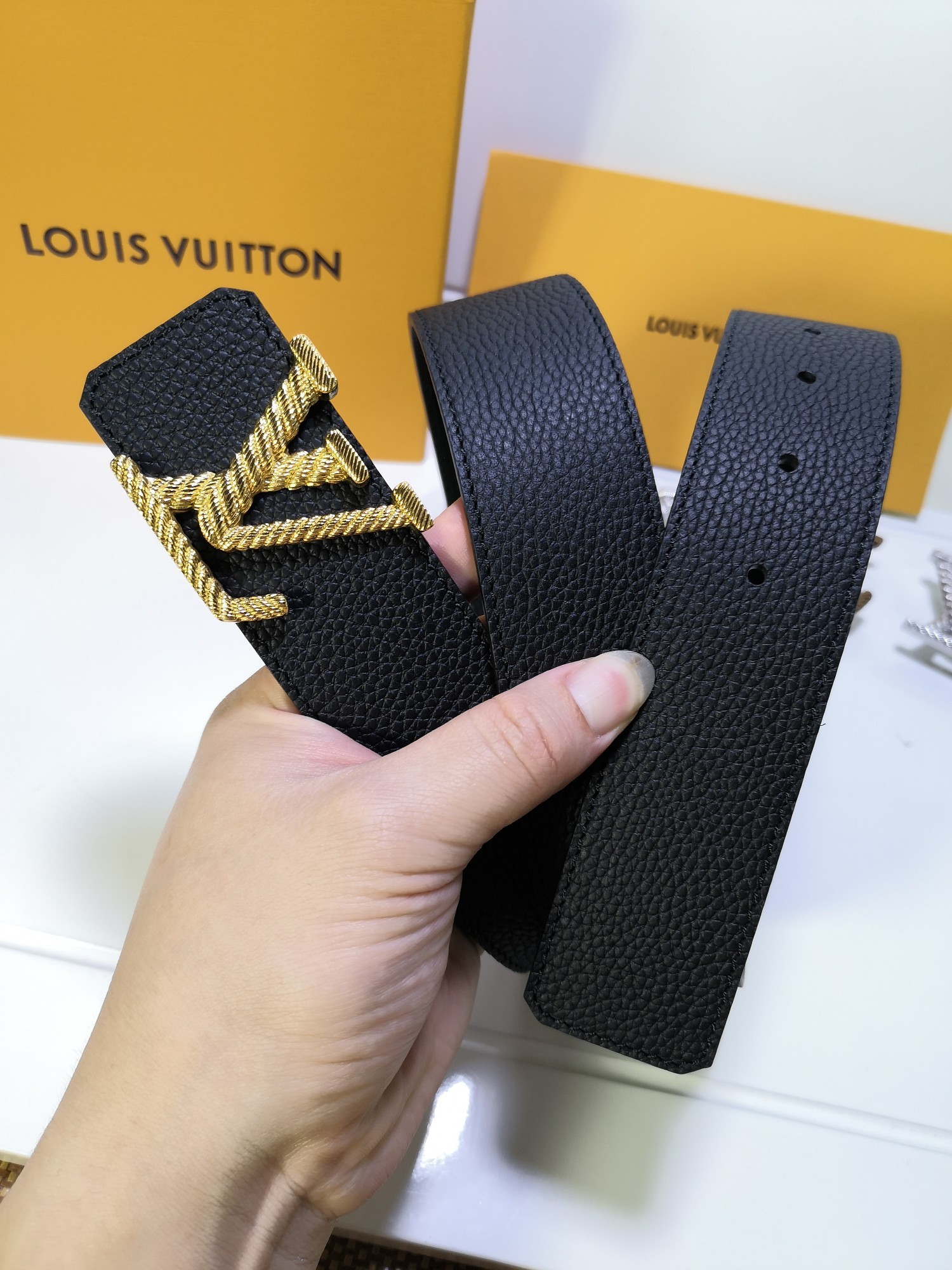 Cheap Replica Louis Vuitton Men Leather Belt 111