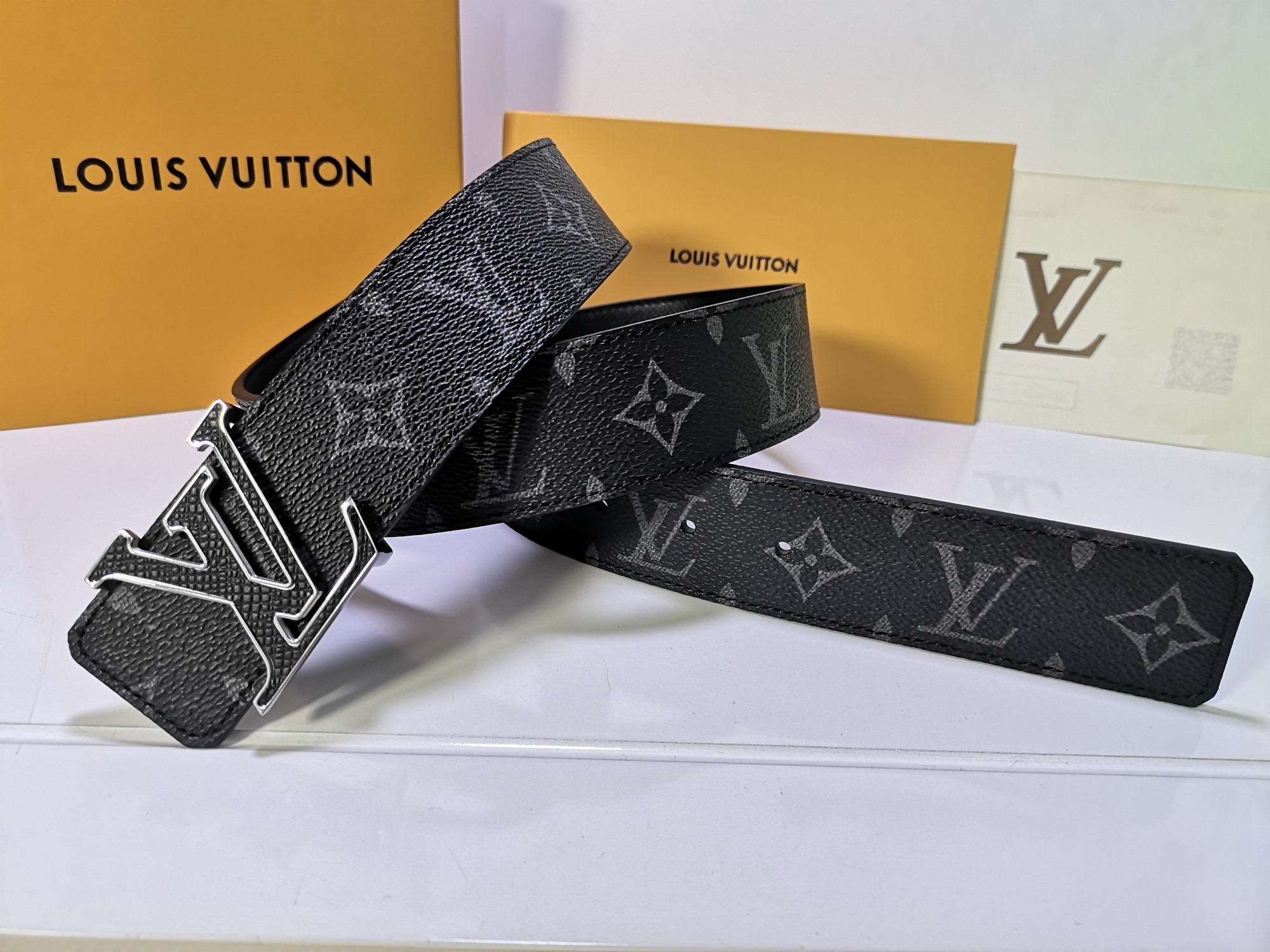 Cheap Replica Louis Vuitton Men Leather Belt Width 4CM 112