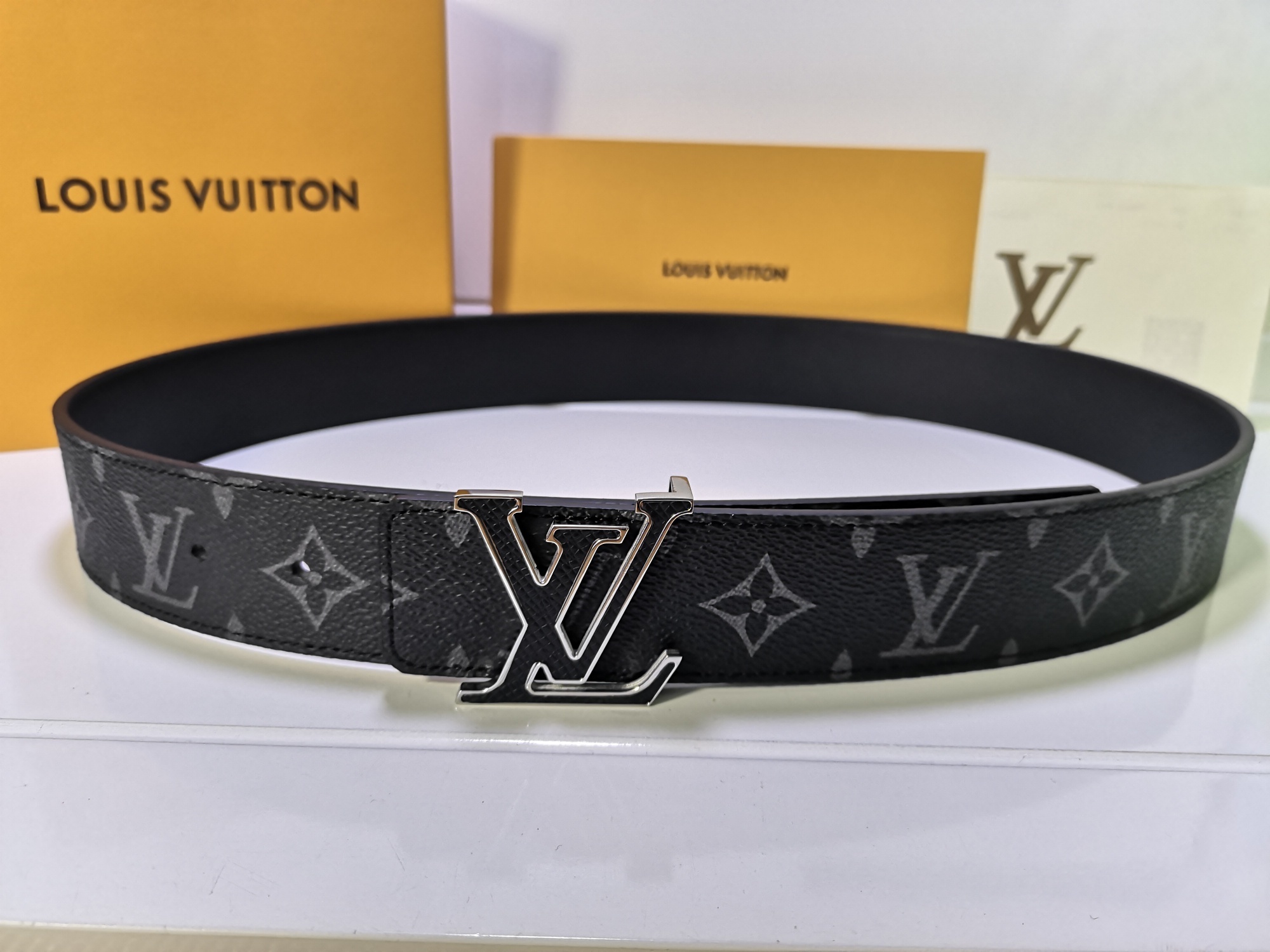 Cheap Replica Louis Vuitton Men Leather Belt Width 4CM 112