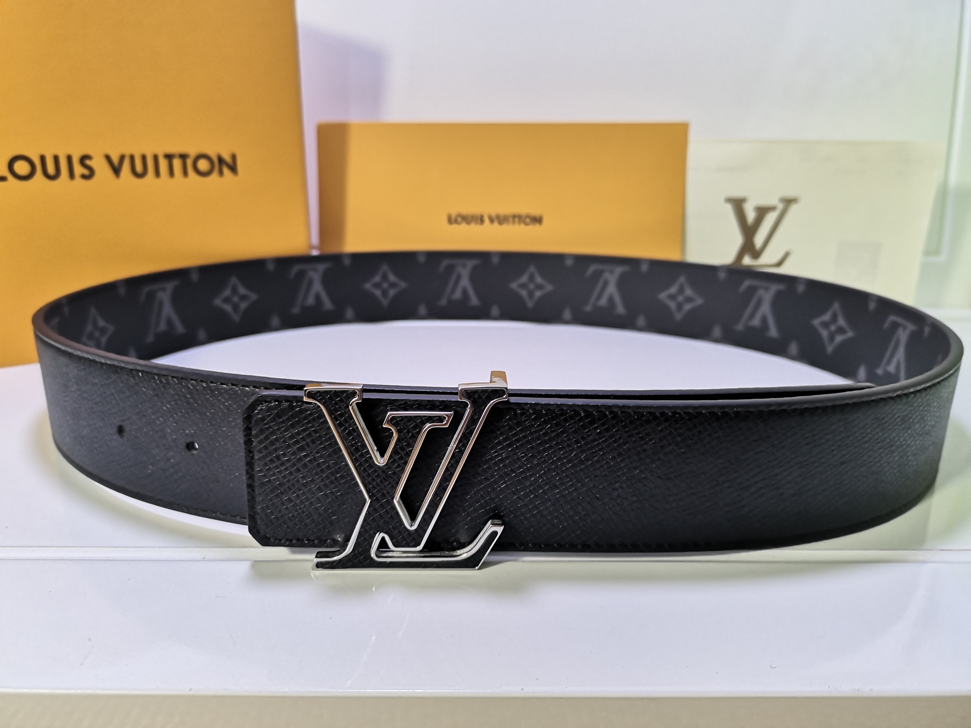 Cheap Replica Louis Vuitton Men Leather Belt Width 4CM 112