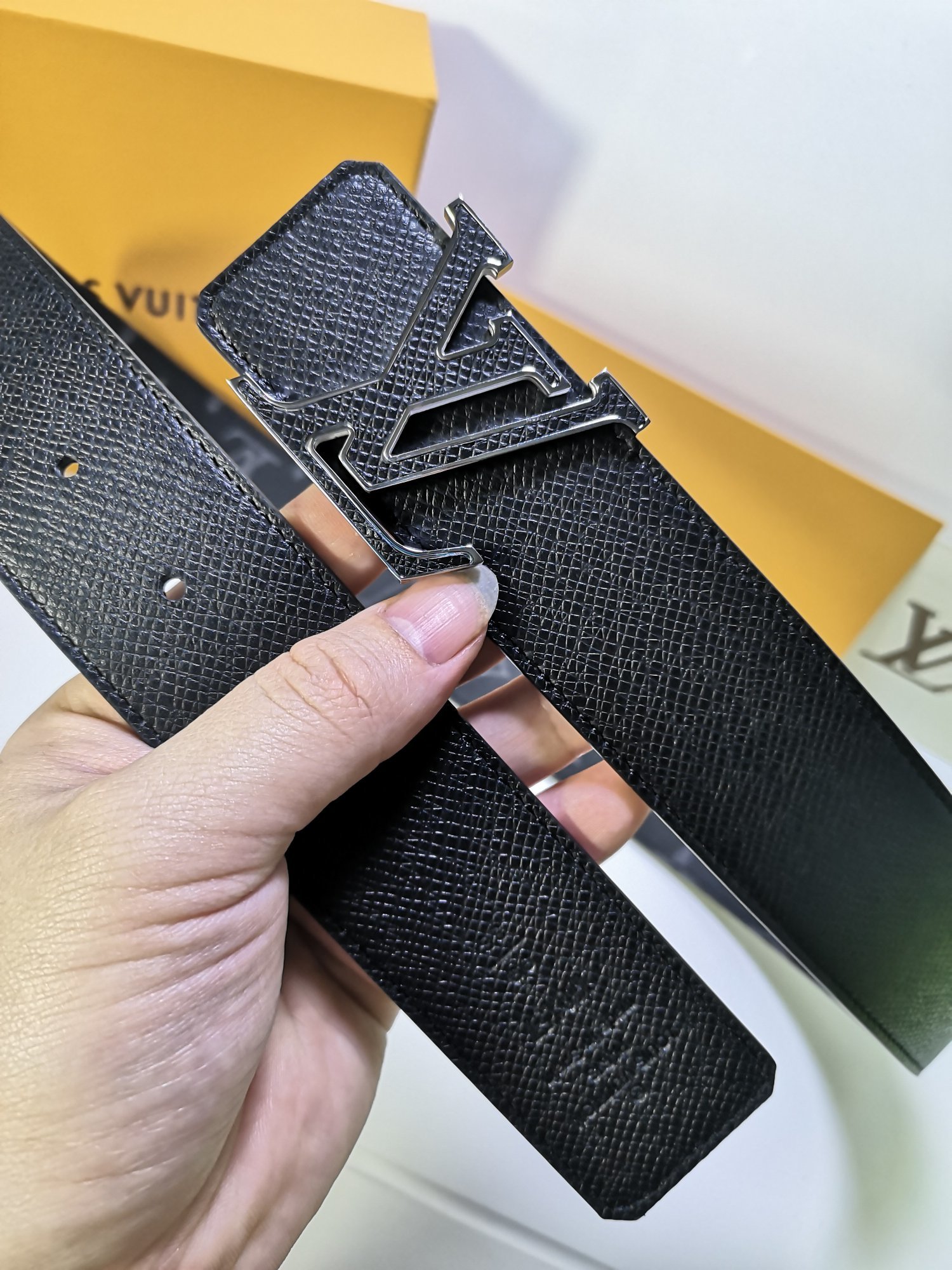 Cheap Replica Louis Vuitton Men Leather Belt Width 4CM 112