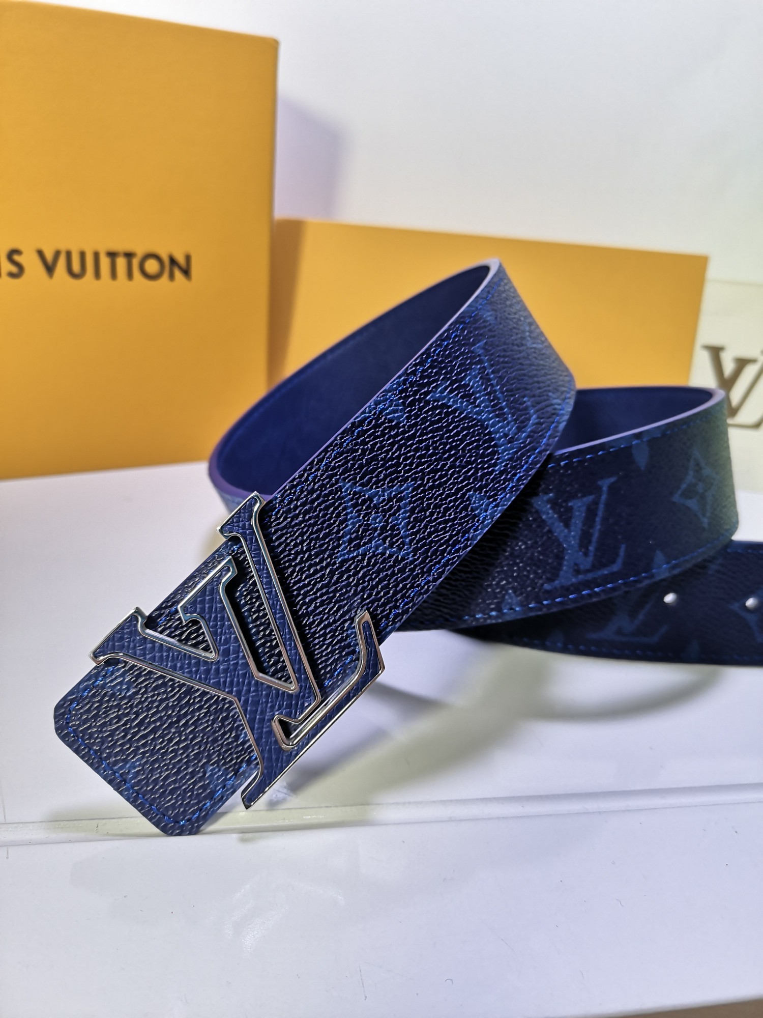 Cheap Replica Louis Vuitton Men Leather Belt Width 4CM 114