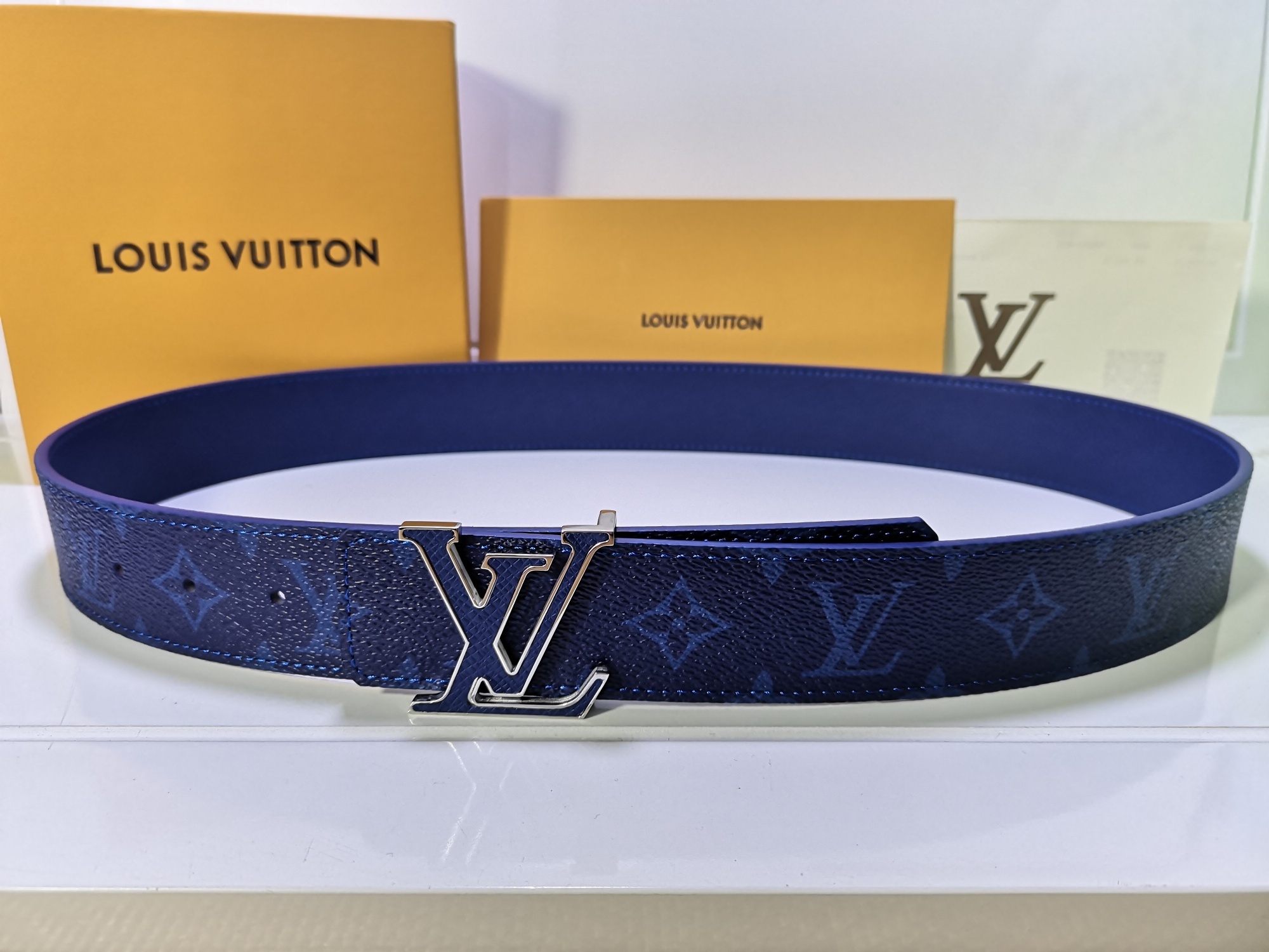 Cheap Replica Louis Vuitton Men Leather Belt Width 4CM 114