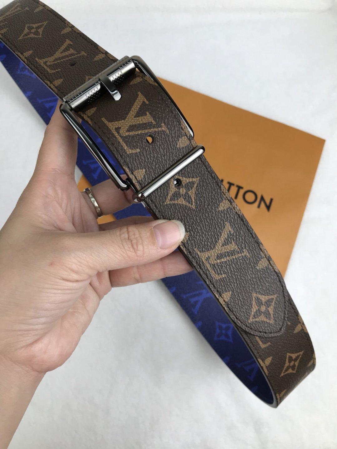 Cheap Replica Louis Vuitton Men Leather Belt Width 4cm 088