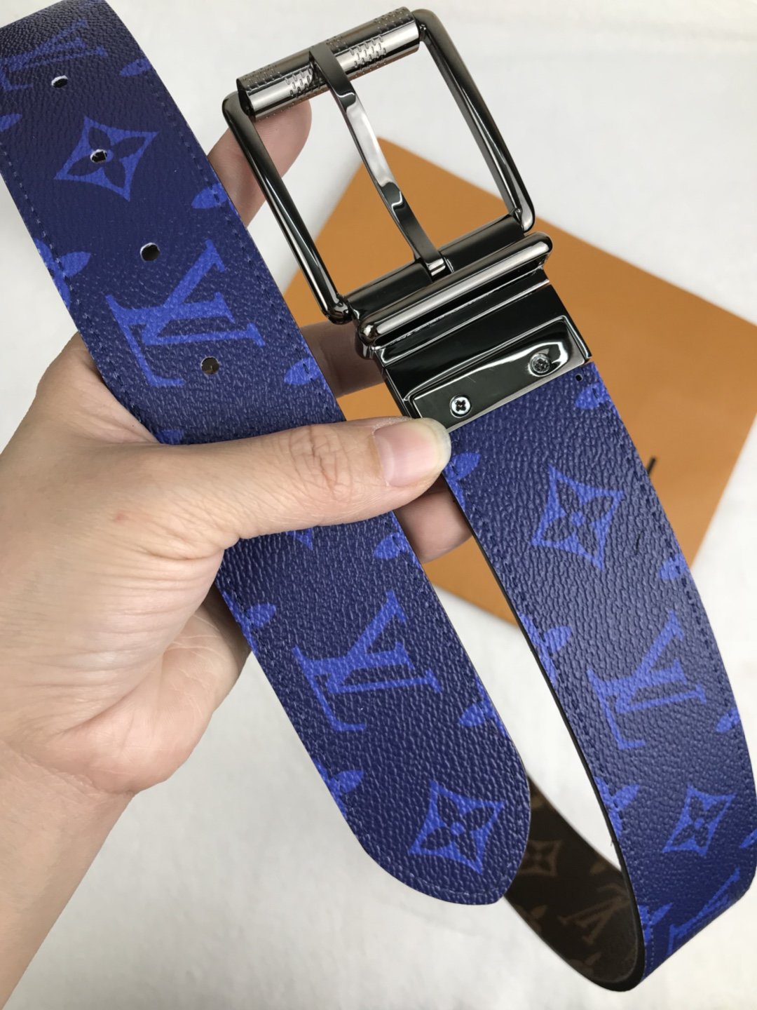 Cheap Replica Louis Vuitton Men Leather Belt Width 4cm 088