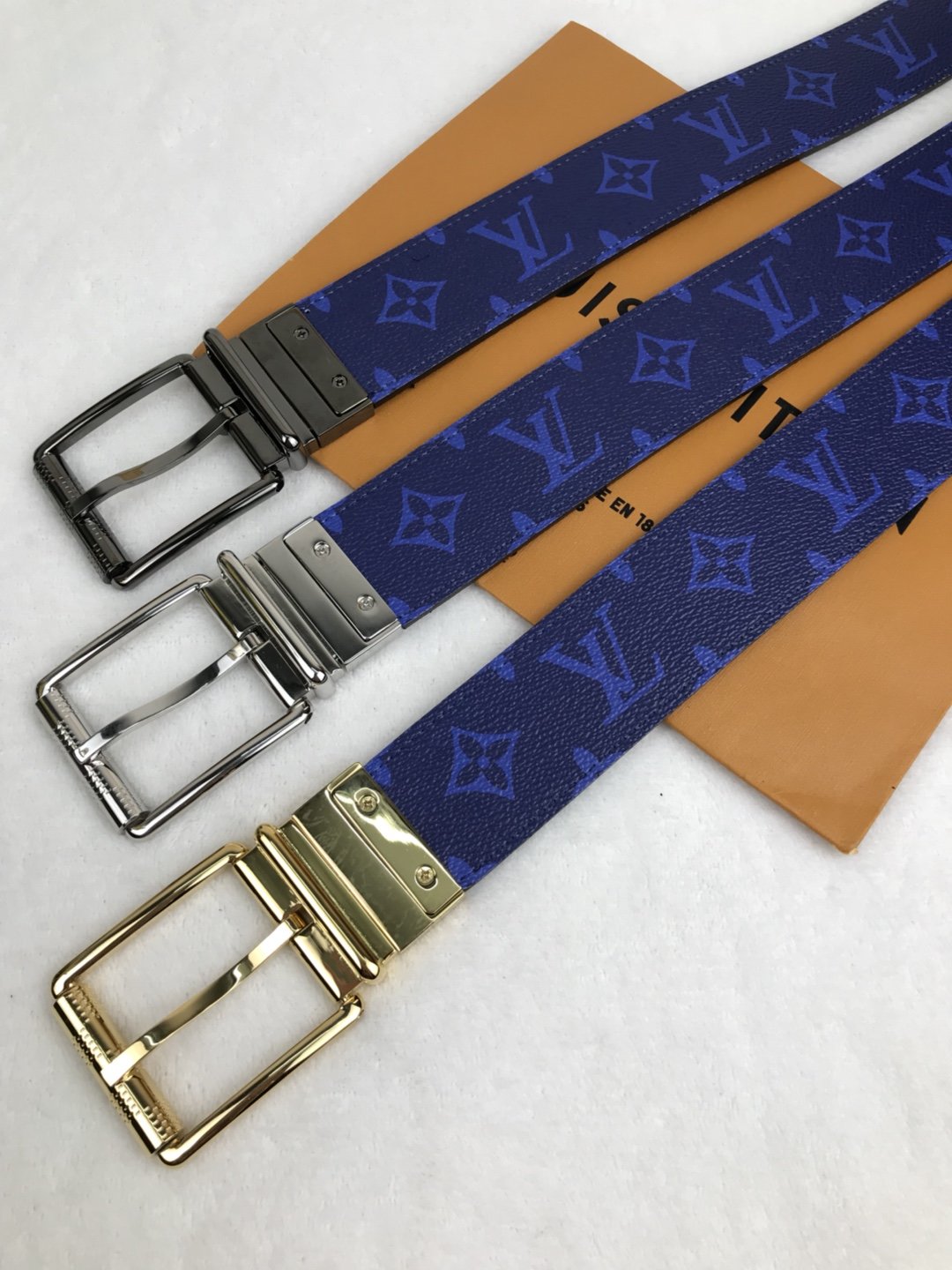 Cheap Replica Louis Vuitton Men Leather Belt Width 4cm 088