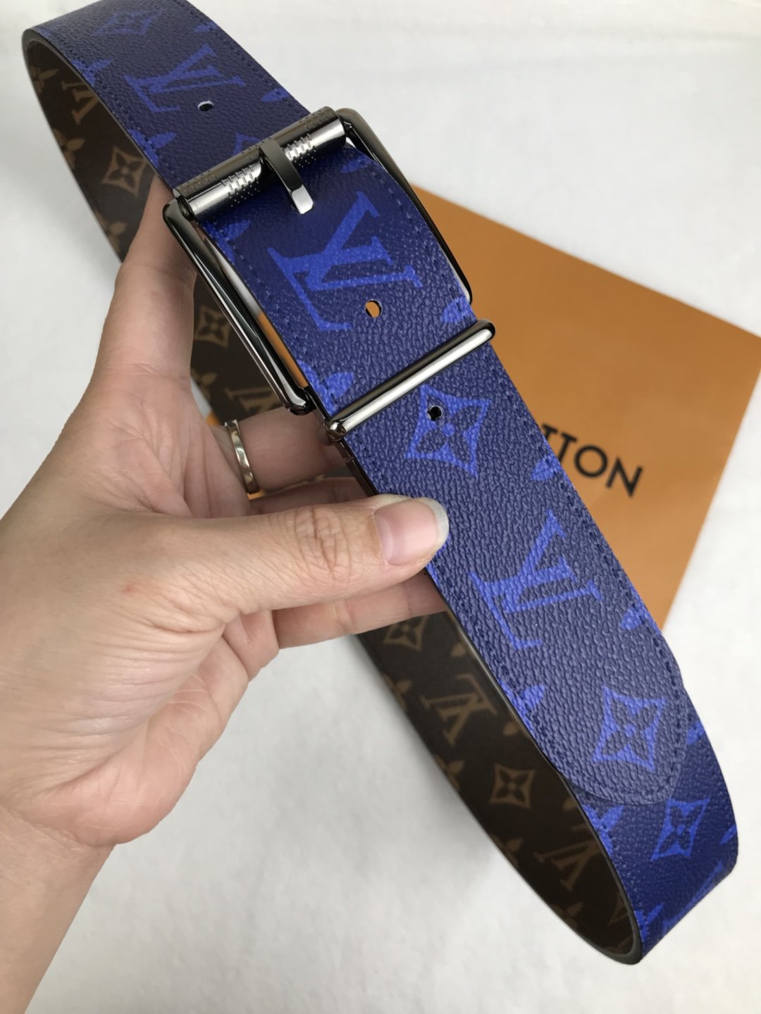 Cheap Replica Louis Vuitton Men Leather Belt Width 4cm 088