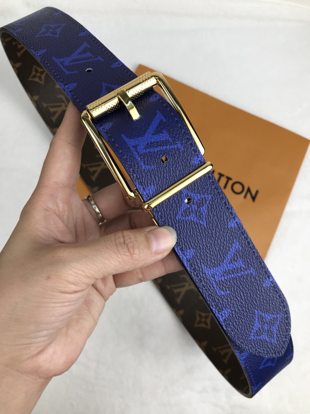 Cheap Replica Louis Vuitton Men Leather Belt Width 4cm 090