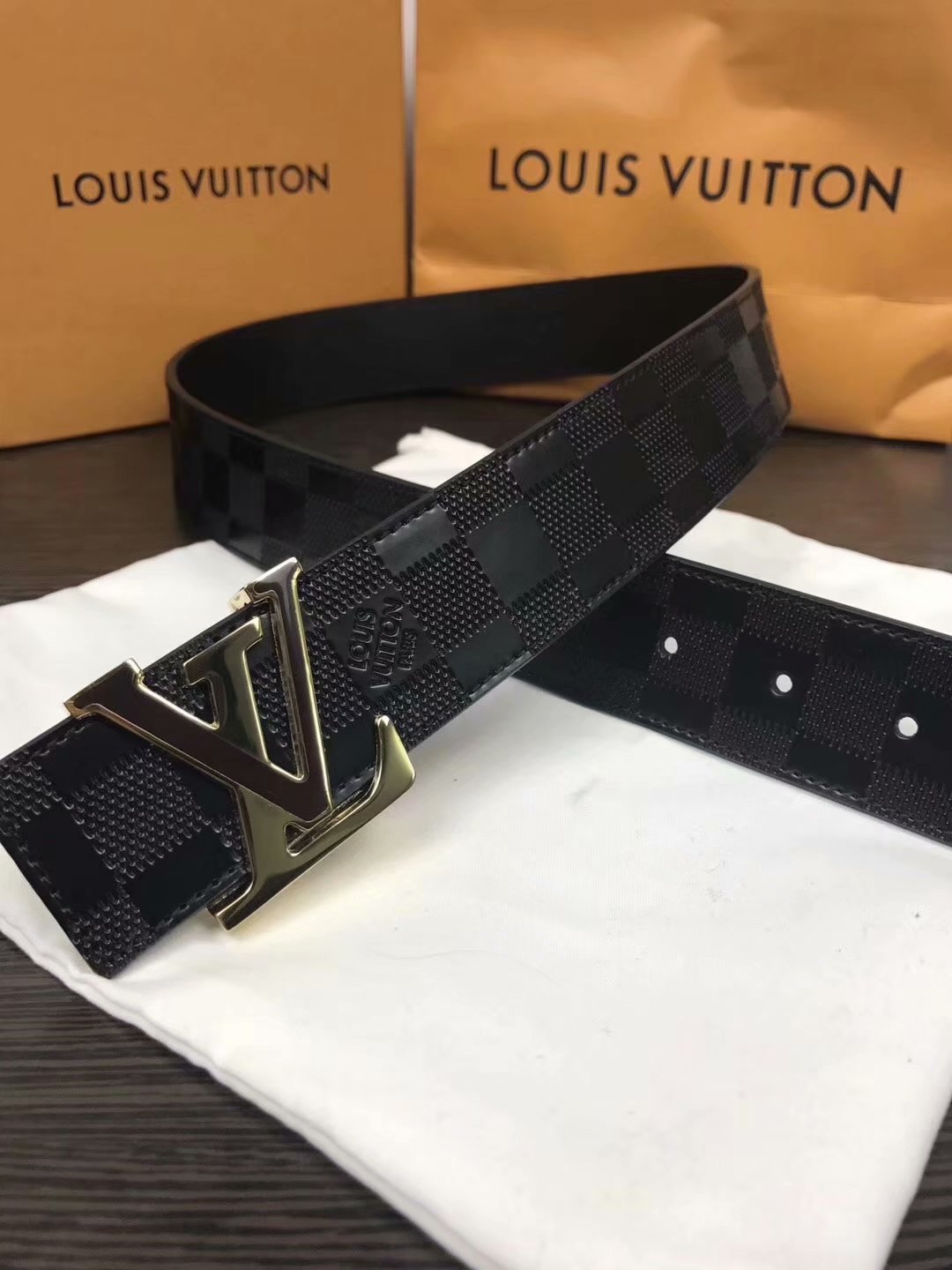 Cheap Replica Louis Vuitton Width 3.8cm Men Leather Belt With Black Gold Buckle 045