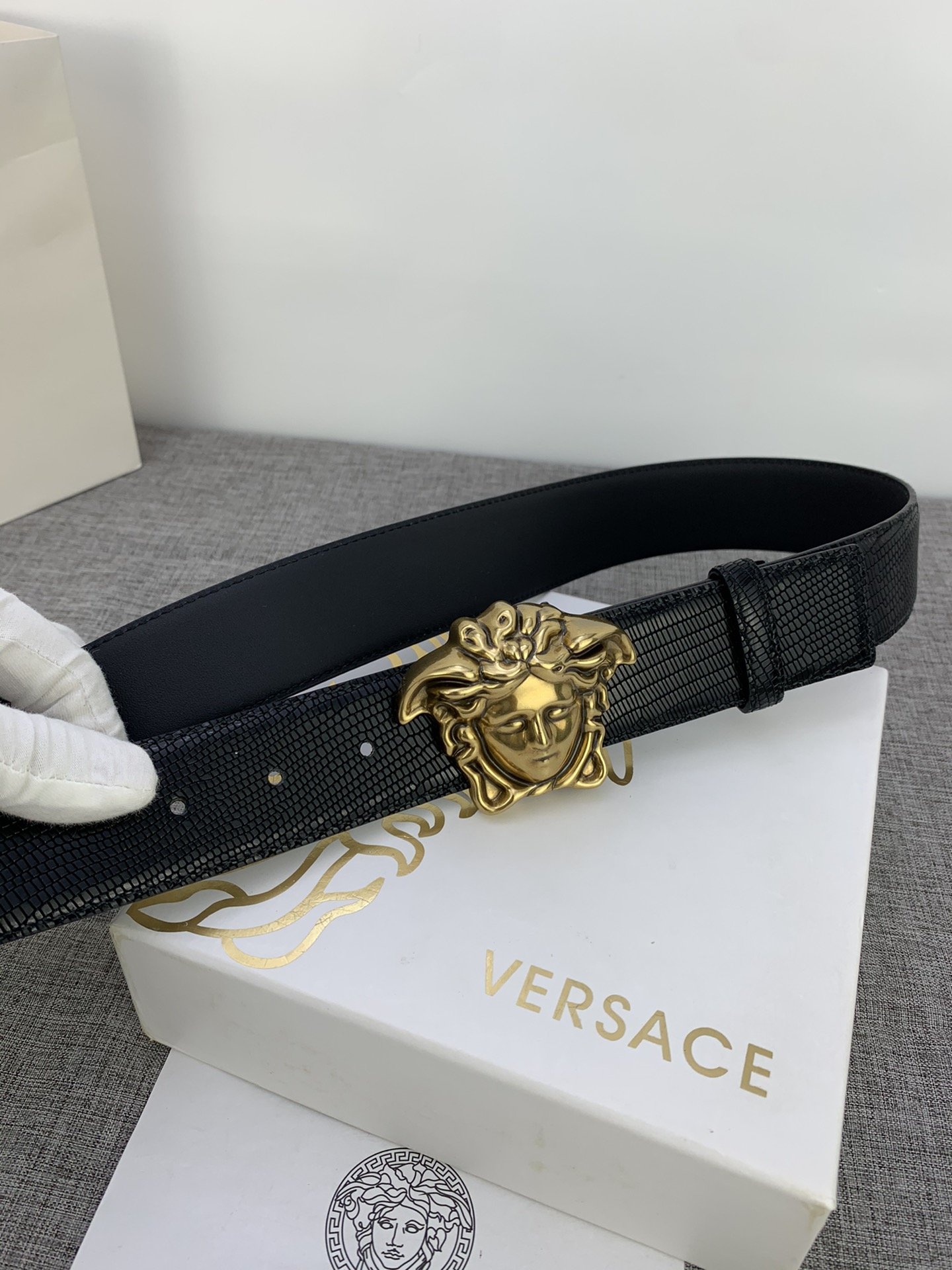 Cheap Replica Versace Men Reversible Leather Belt Width 4cm With Gold Buckle 025