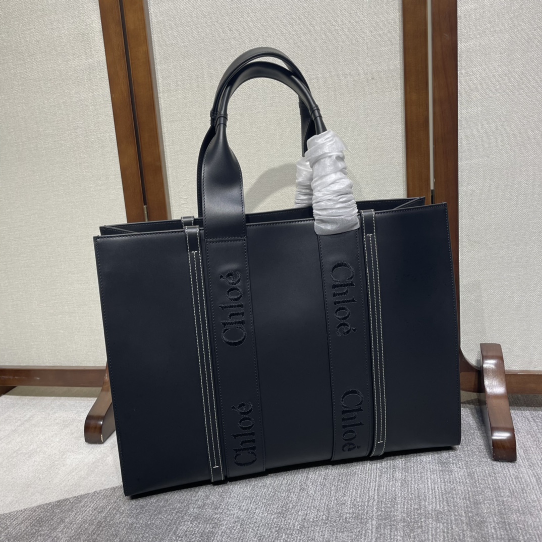 Chloe Large Woody Tote Bag from Smooth Calfskin Black