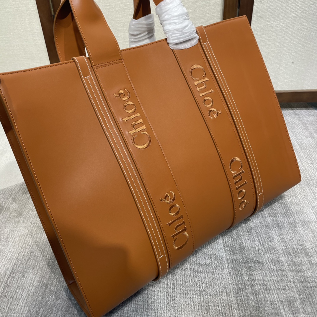 Chloe Large Woody Tote Bag from Smooth Calfskin Brown