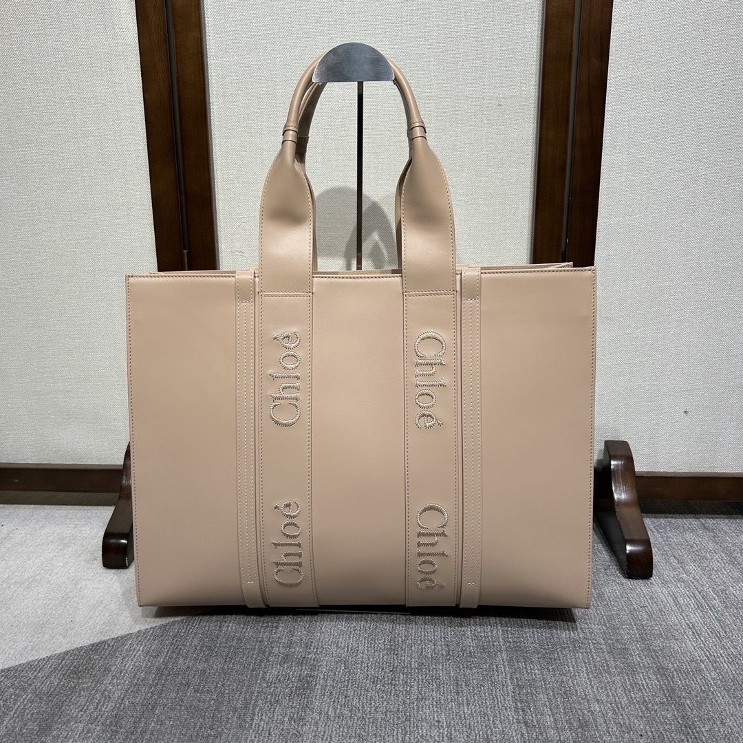 Chloe Large Woody Tote Bag from Smooth Calfskin light Tan