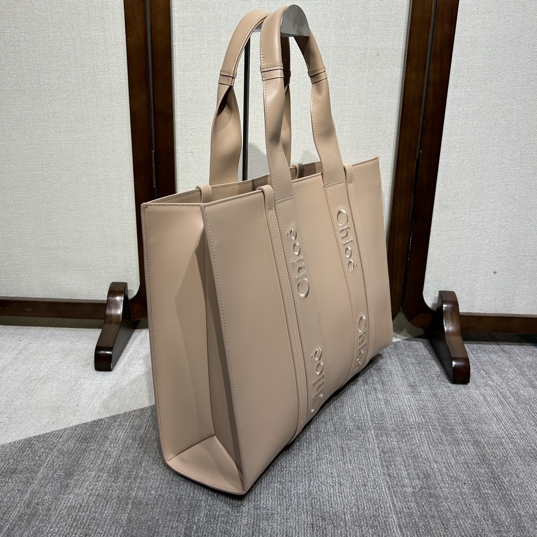 Chloe Large Woody Tote Bag from Smooth Calfskin light Tan