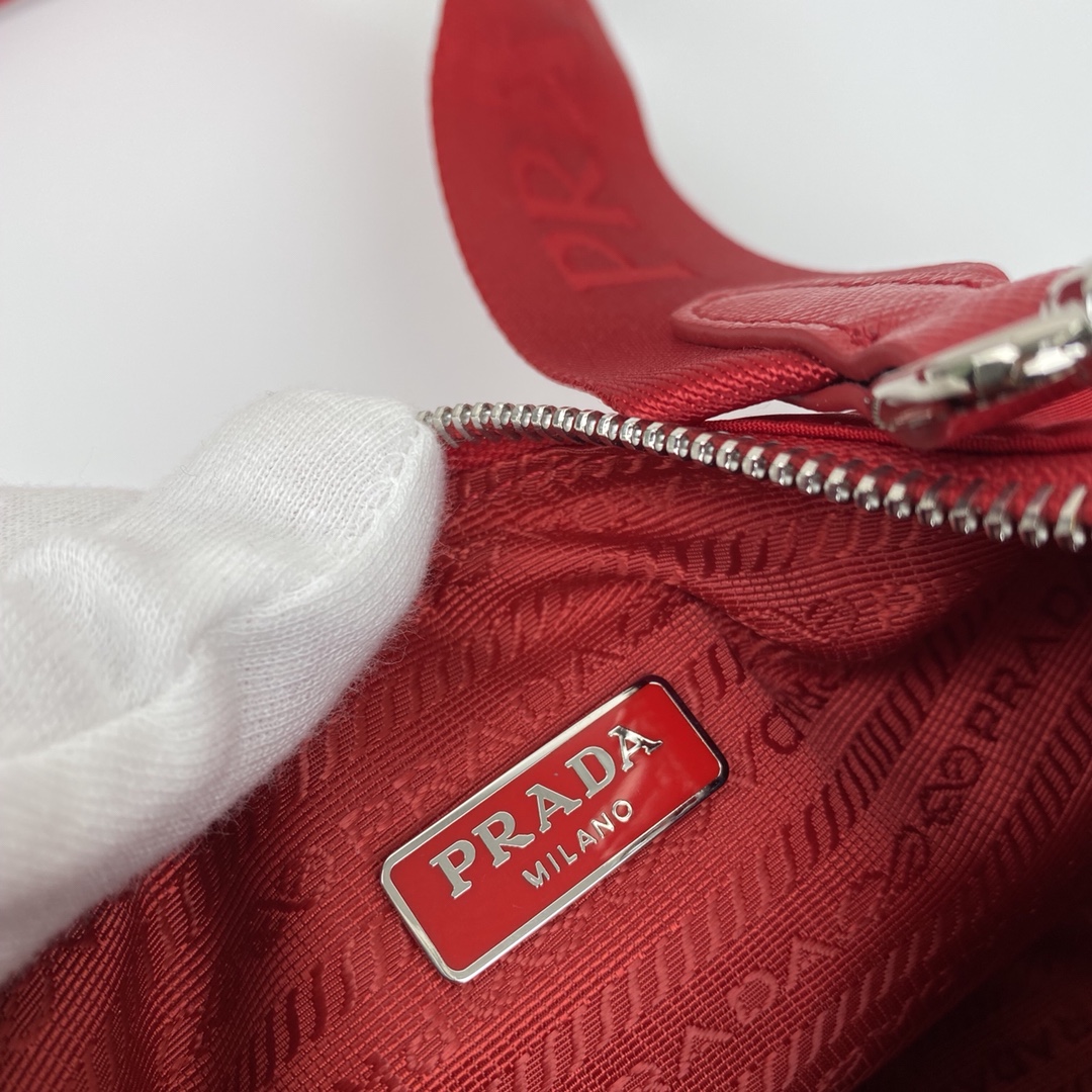 Copy Prada 1BH204 Re-Edition 2005 Re-Nylon Bag Red