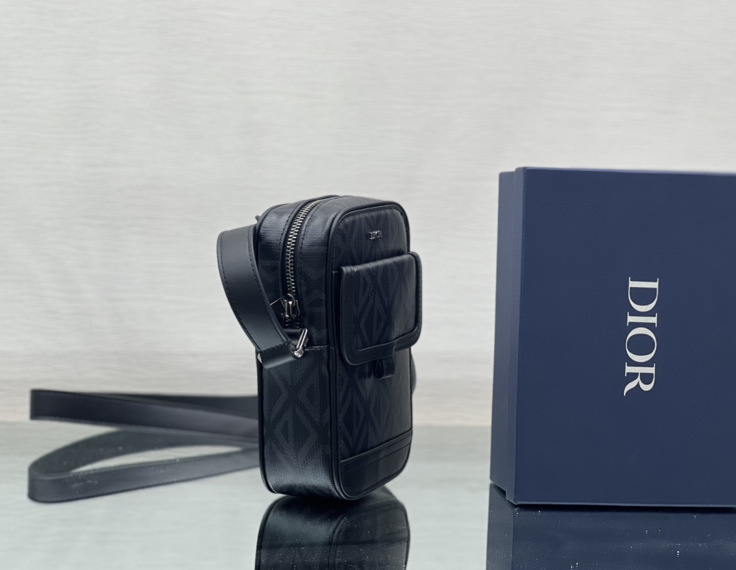 Dior Hit The Road Vertical Pouch Dior Black CD Diamond Canvas