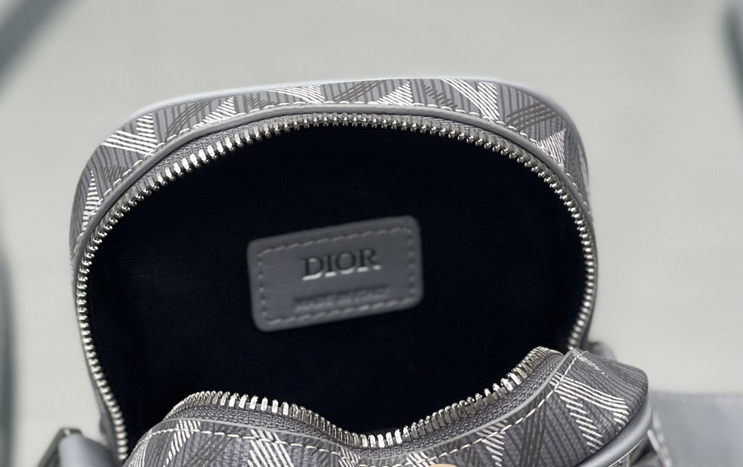 Dior Hit The Road Vertical Pouch Dior Gray CD Diamond Canvas